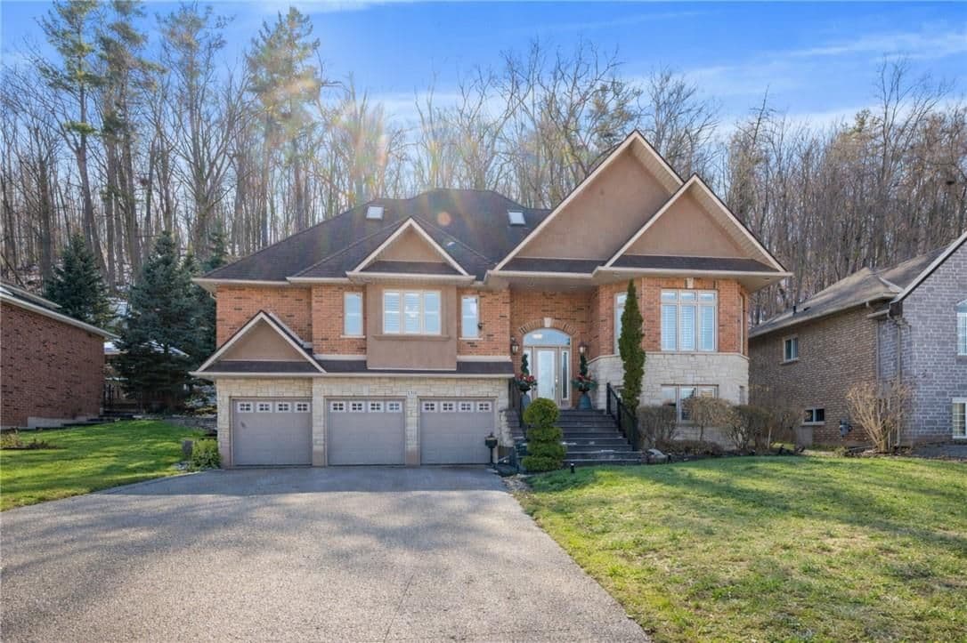 130 Dorchester Drive, Grimsby, ON L3M 1A8