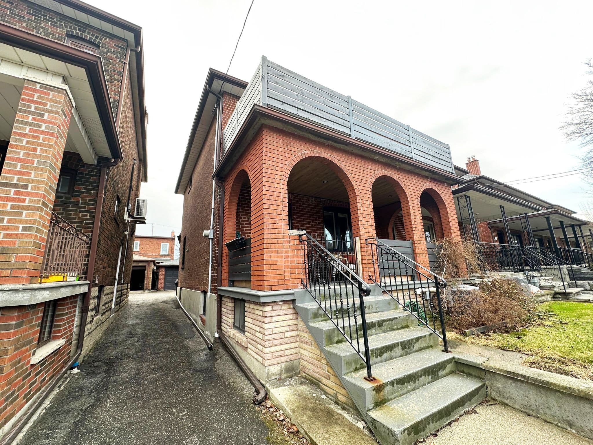 129 Holland Park Avenue, Toronto C03, ON M6E 1L5