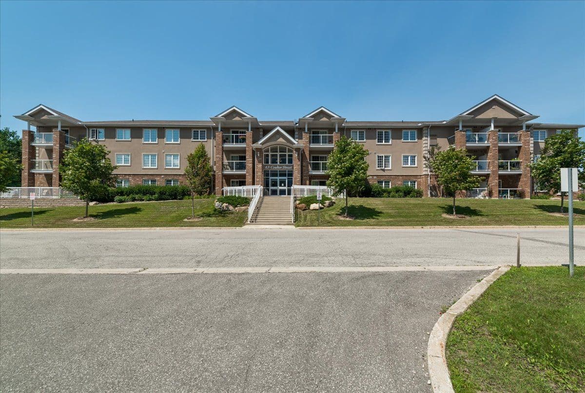 43 Coulter Street 20, Barrie, ON L4N 6L9