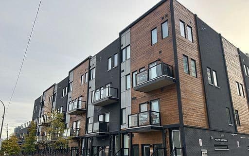 400 The East Mall N/A 110, Toronto W08, ON M9B 3Z9