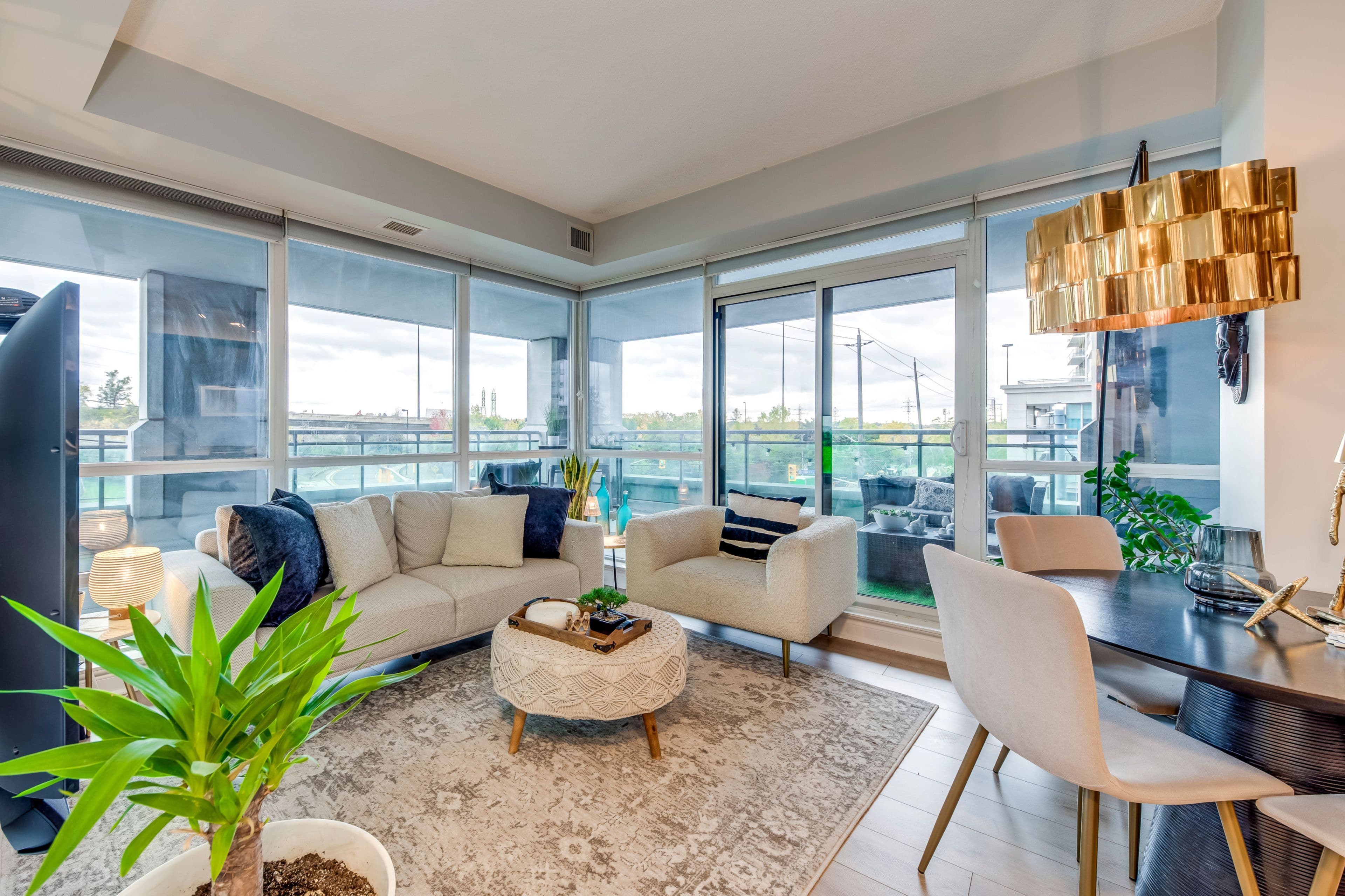 16 Brookers Lane 203, Toronto W06, ON M8V 0A5