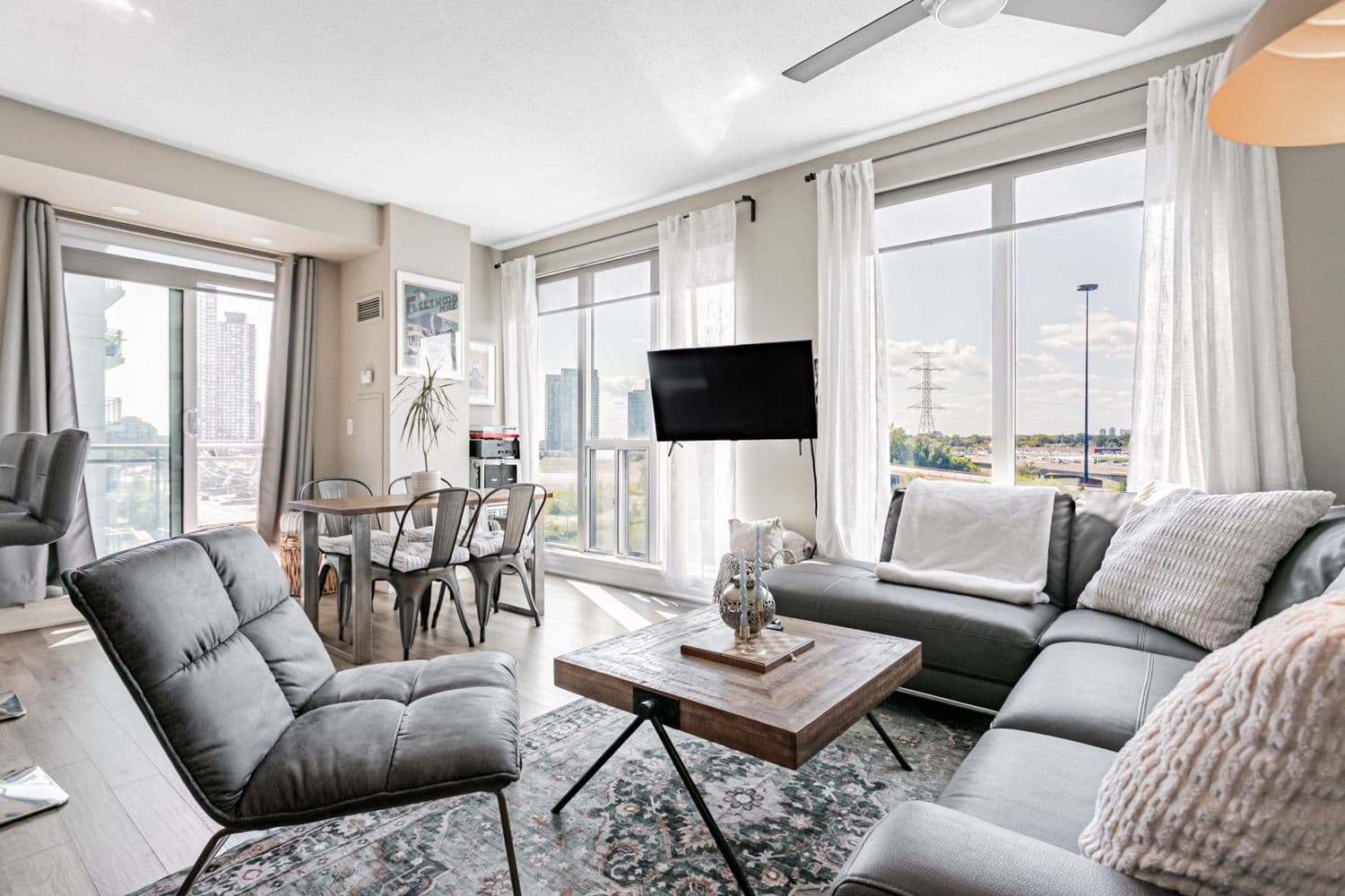 2119 Lake Shore Boulevard W 703, Toronto W06, ON M8V 4E8