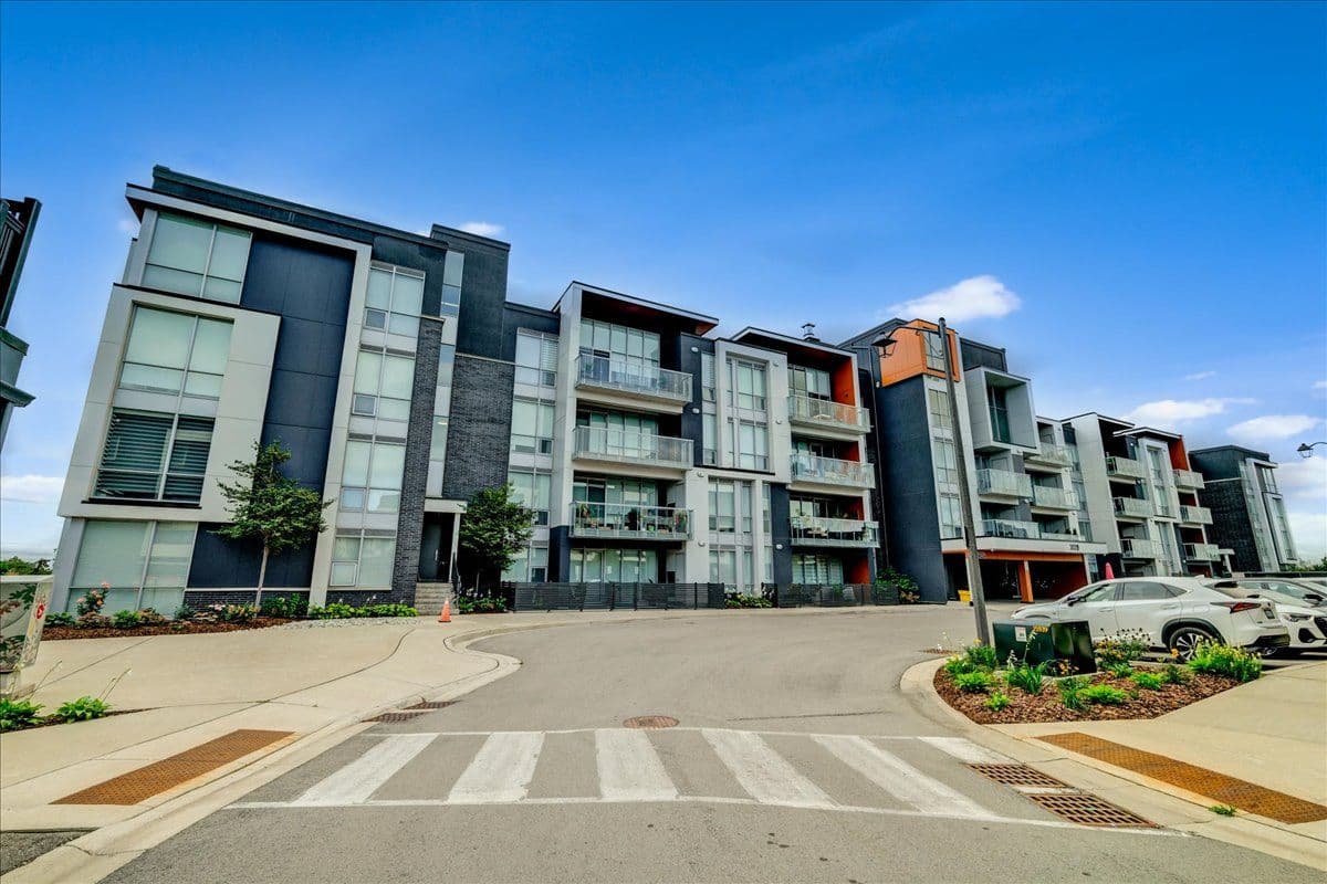 3028 Creekshore Common 111, Oakville, ON L6M 5K6
