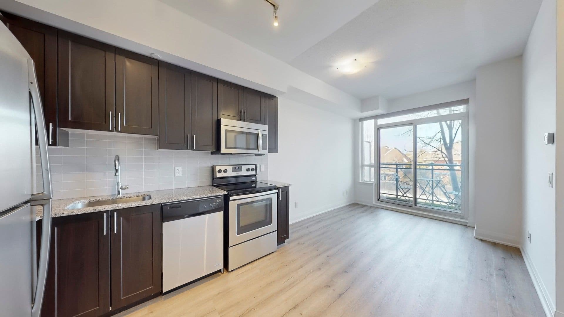 95 North Park Road 212, Vaughan, ON L4J 0J1