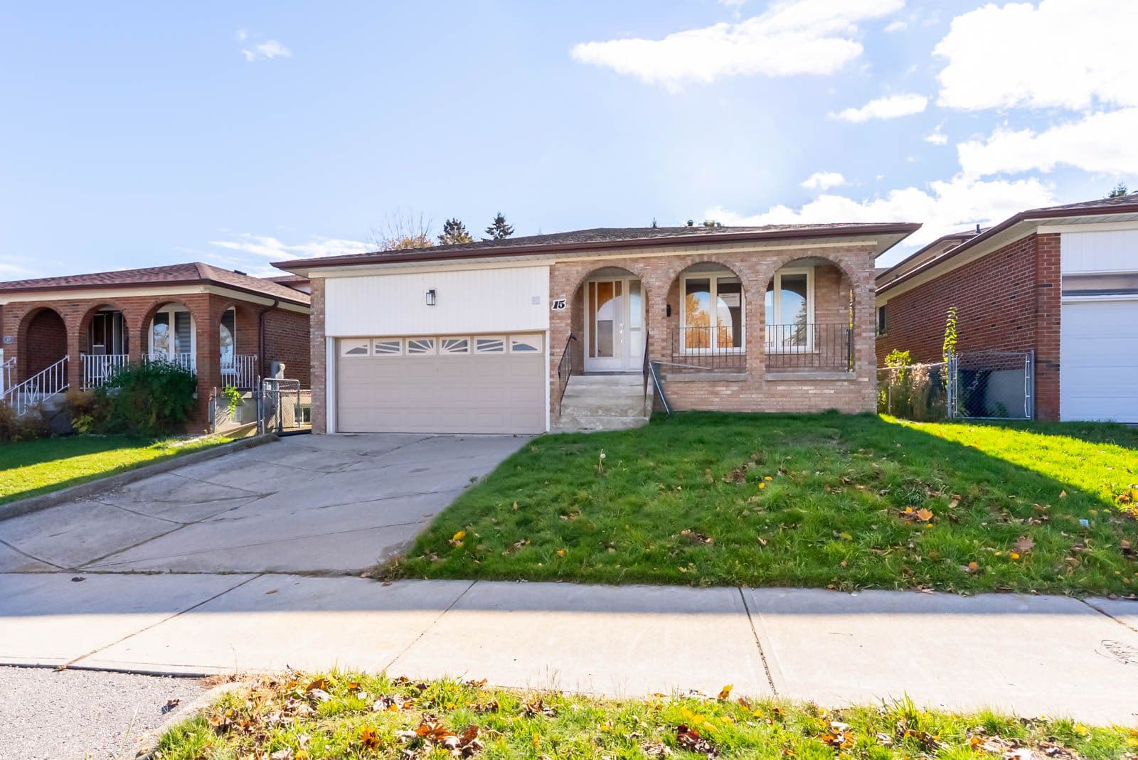 15 Riant Street Main, Toronto E08, ON M1M 3S8