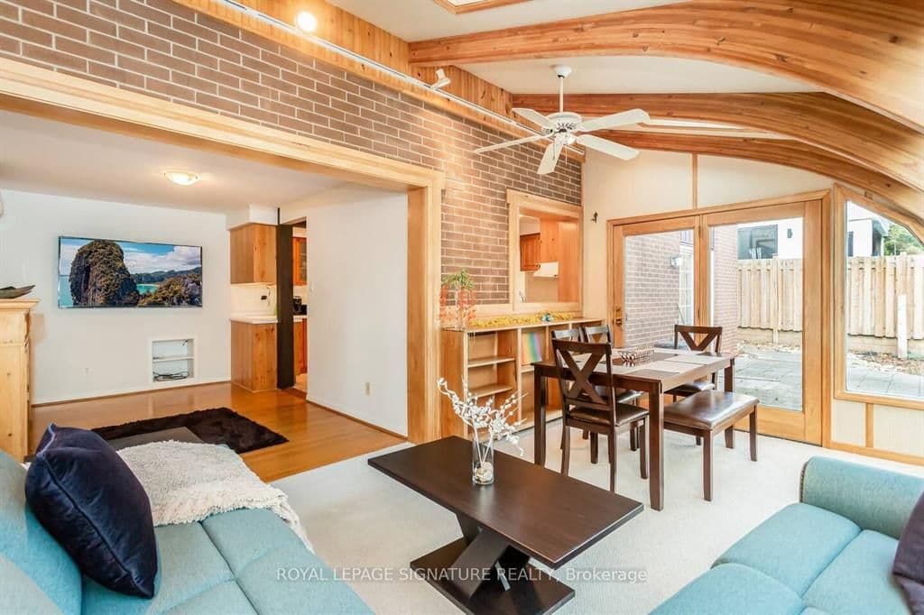 153 Ulster Drive, Oakville, ON L6L 3P3