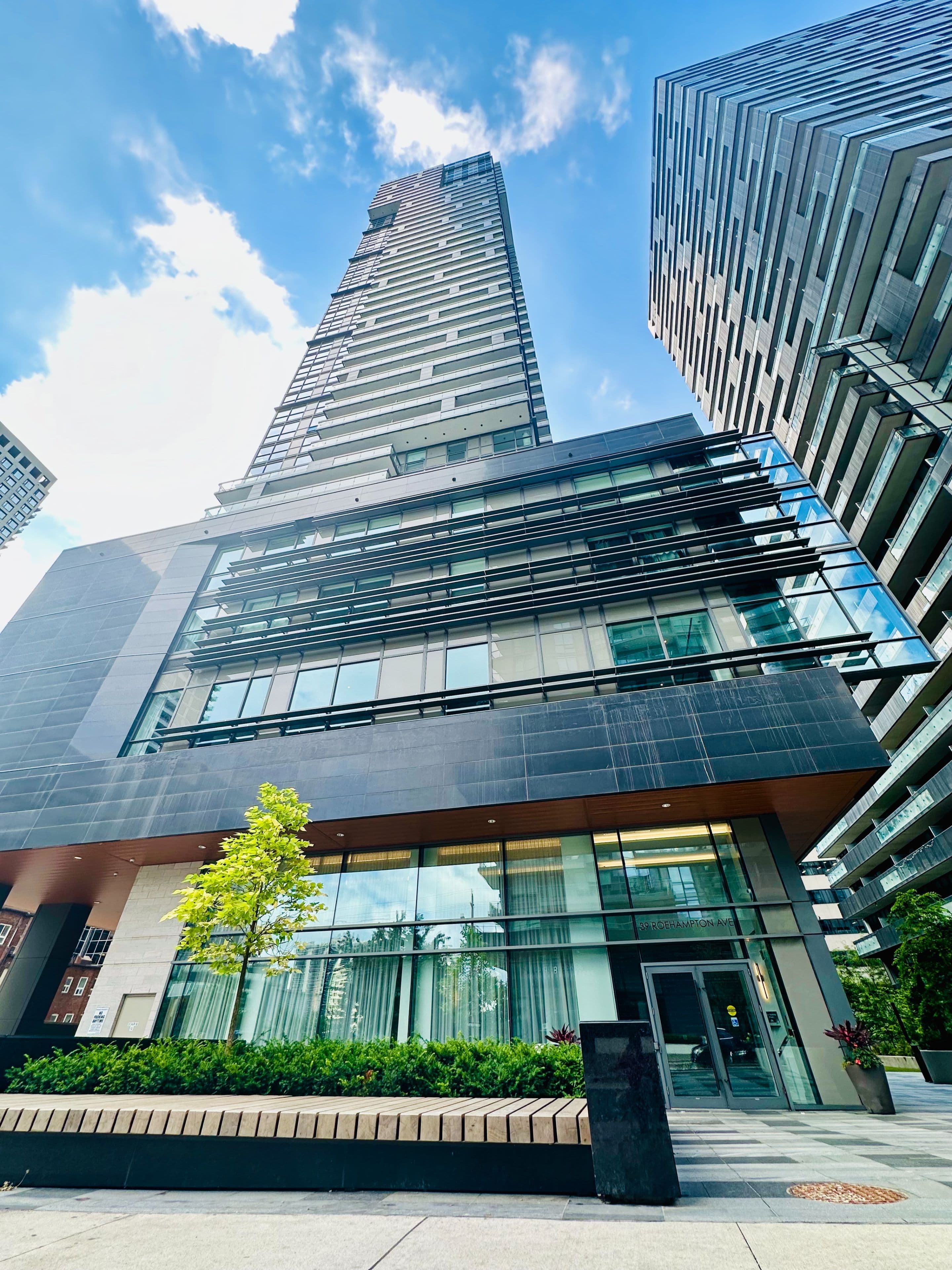 39 Roehampton Avenue 2401, Toronto C10, ON M4P 0G1