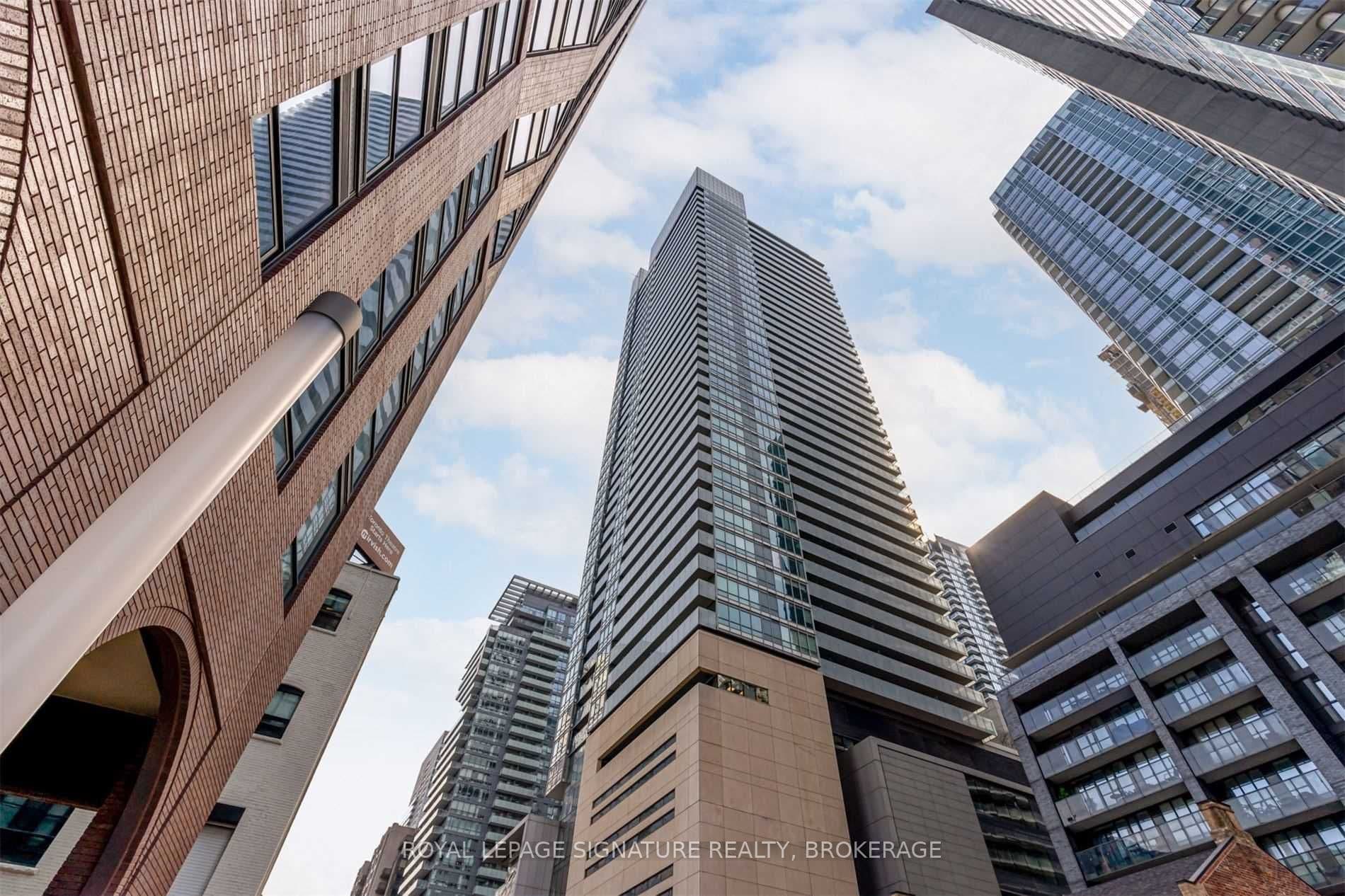 80 John Street 4201, Toronto C01, ON M5V 3X4