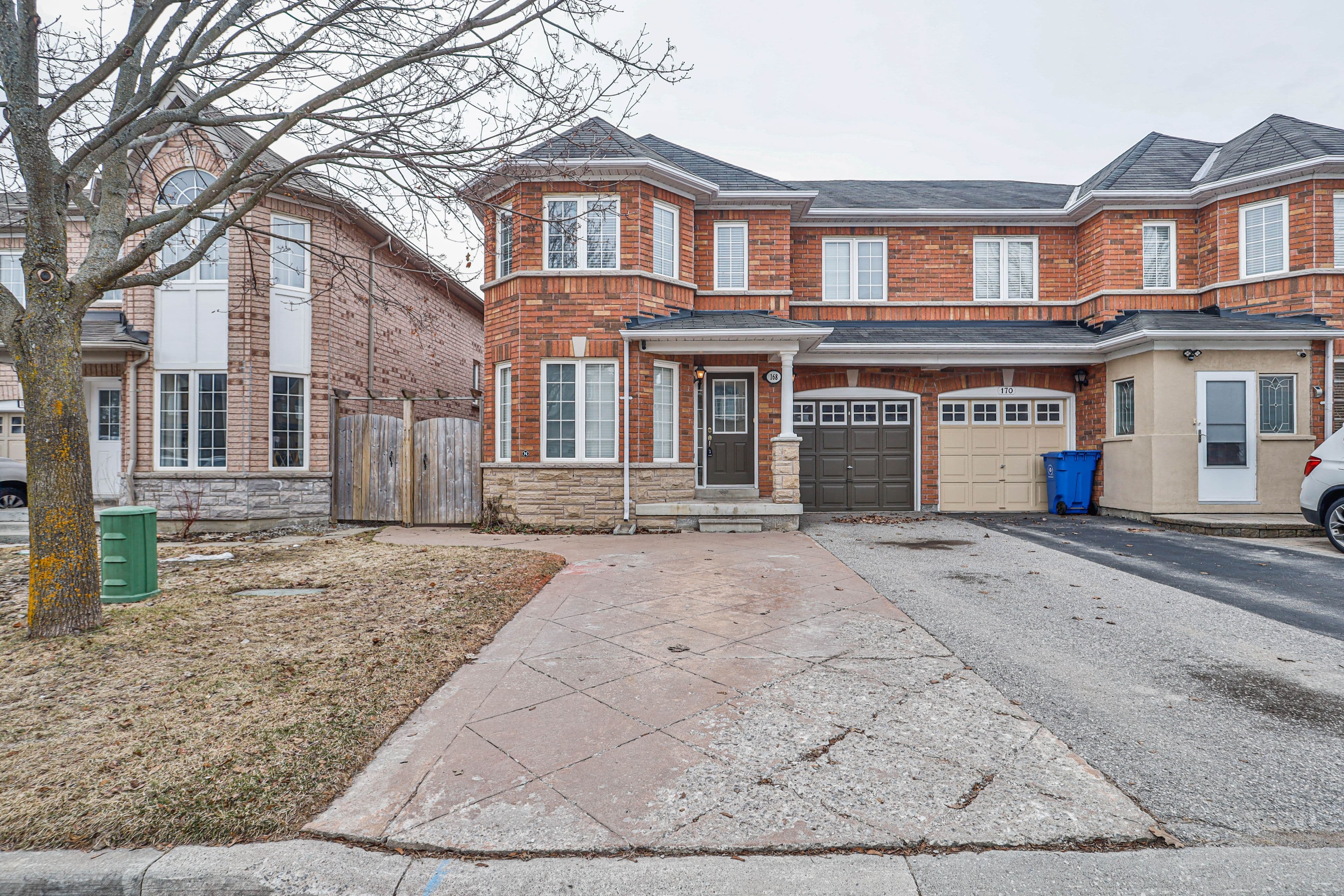 168 Wainscot Avenue Lower, Newmarket, ON L3X 2X4