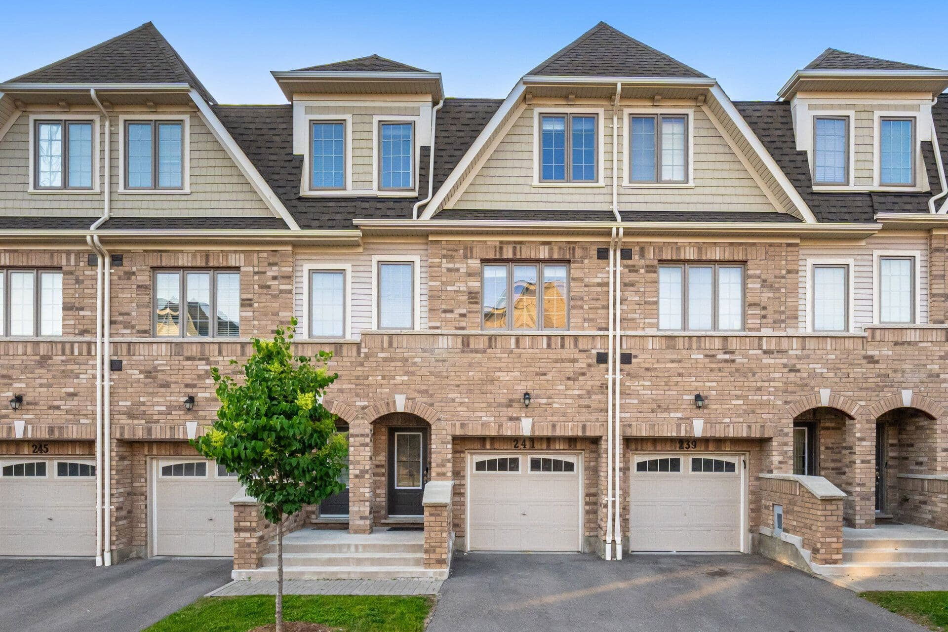 241 Danzatore Path, Oshawa, ON L1L 0P9