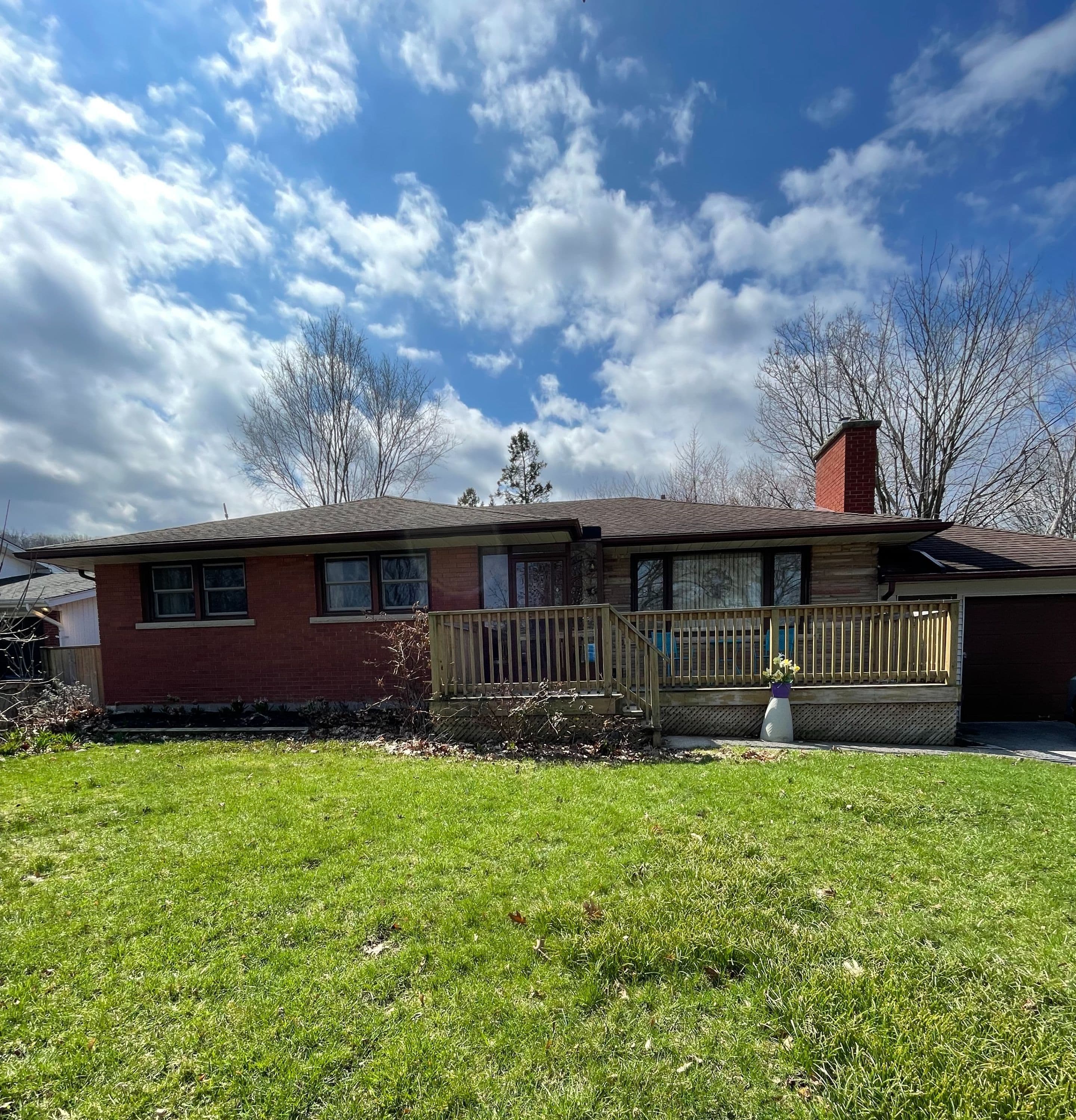 6 East Hampton Road, St. Catharines, ON L2T 3E1