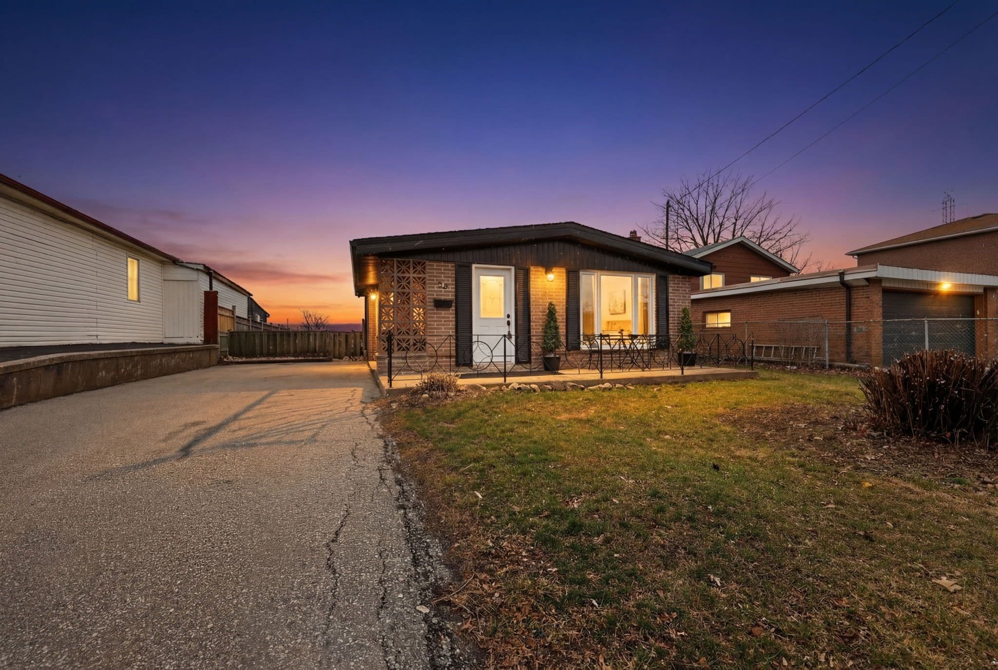 33 Wheatsheaf Crescent, Toronto W05, ON M3N 1P7