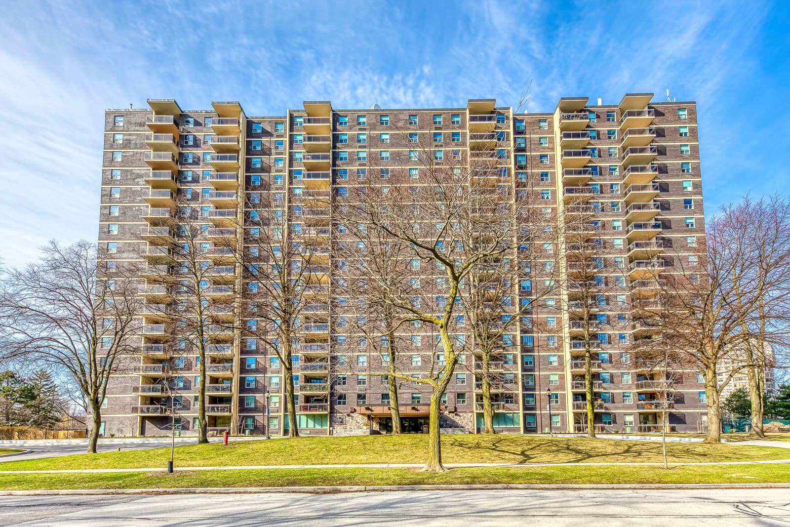 966 Inverhouse Drive 405, Mississauga, ON L5J 4B6