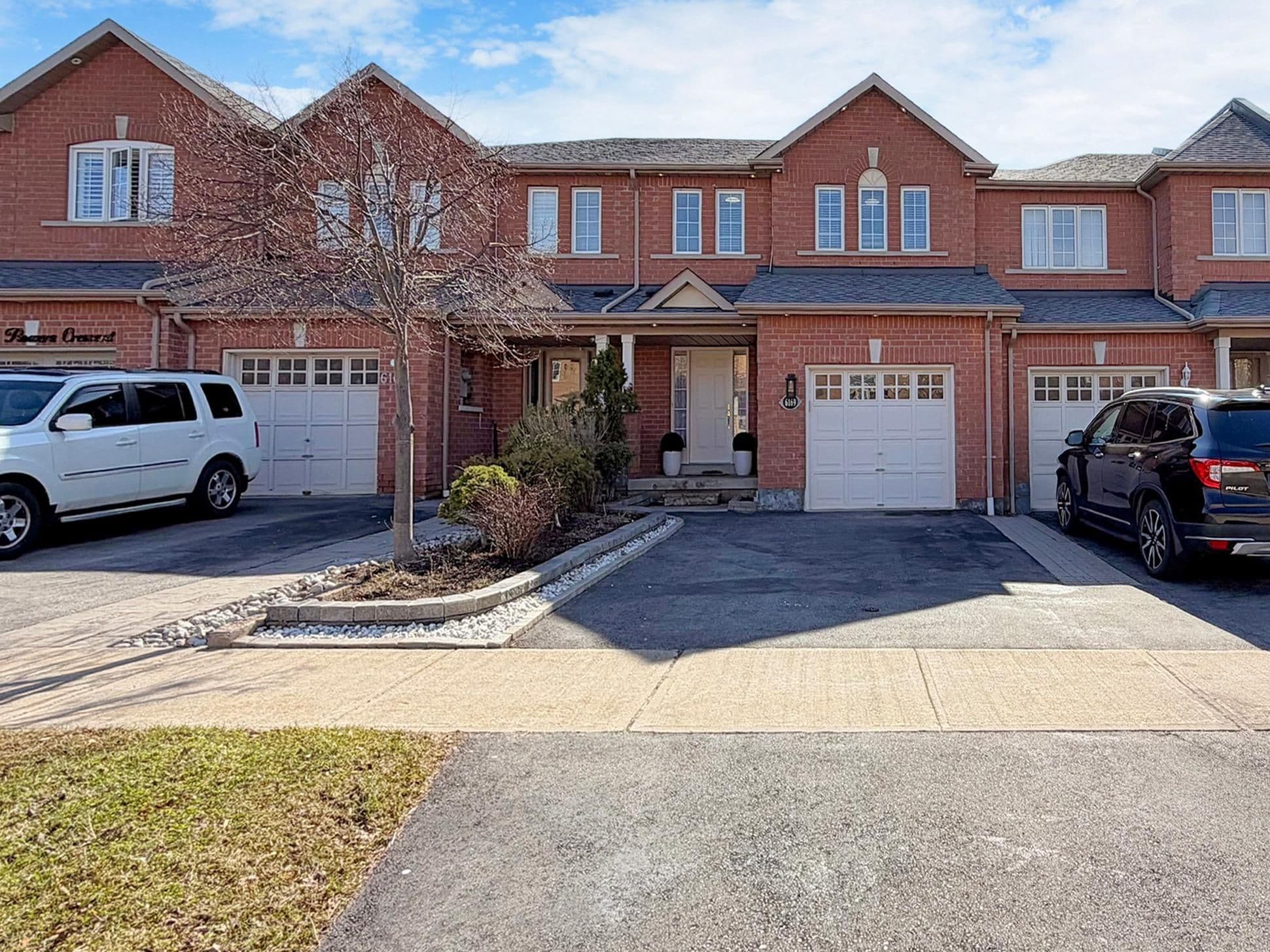 6169 Rowers Crescent, Mississauga, ON L5V 3A1