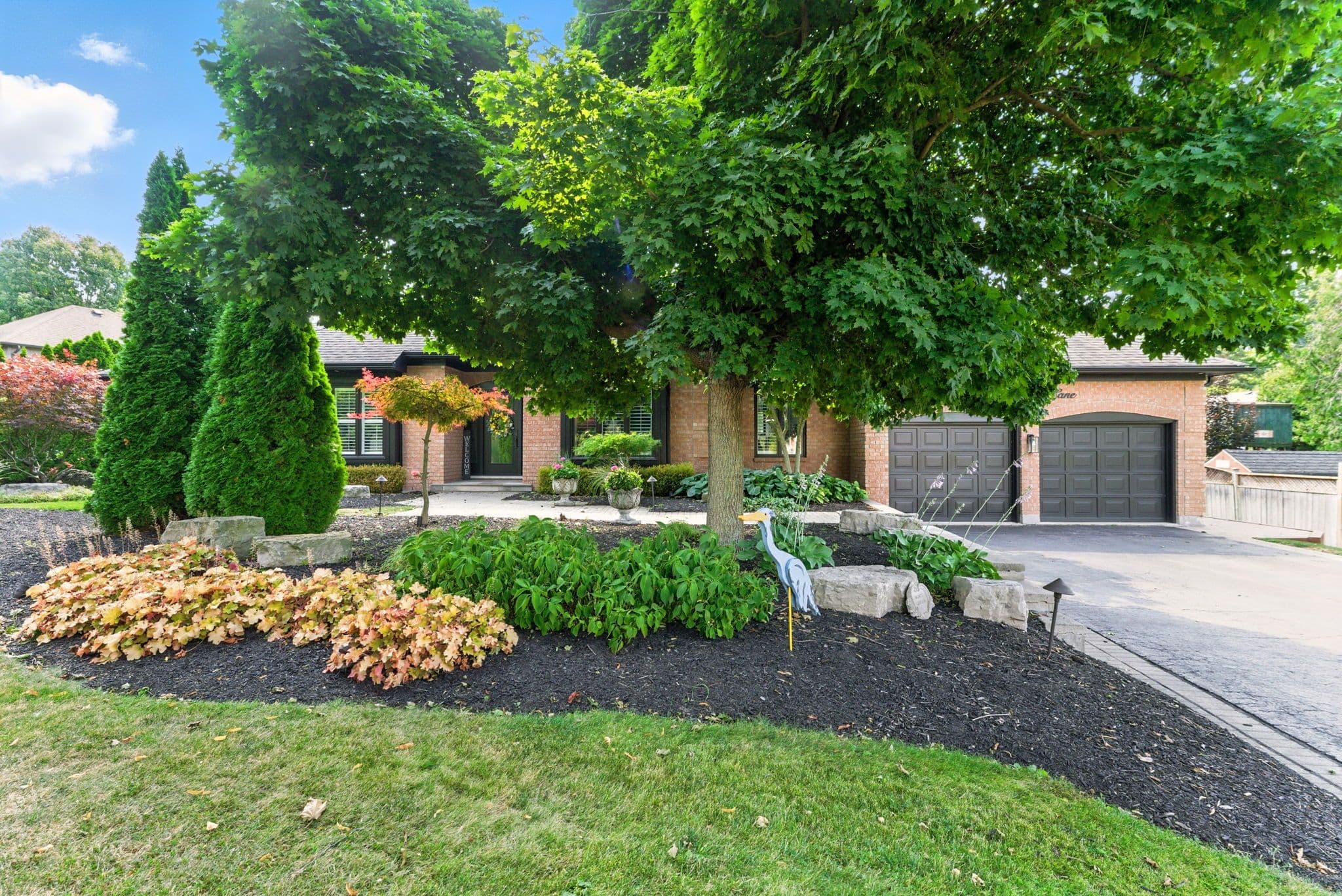 2 Blueheron Lane, Hamilton, ON L0R 1H1