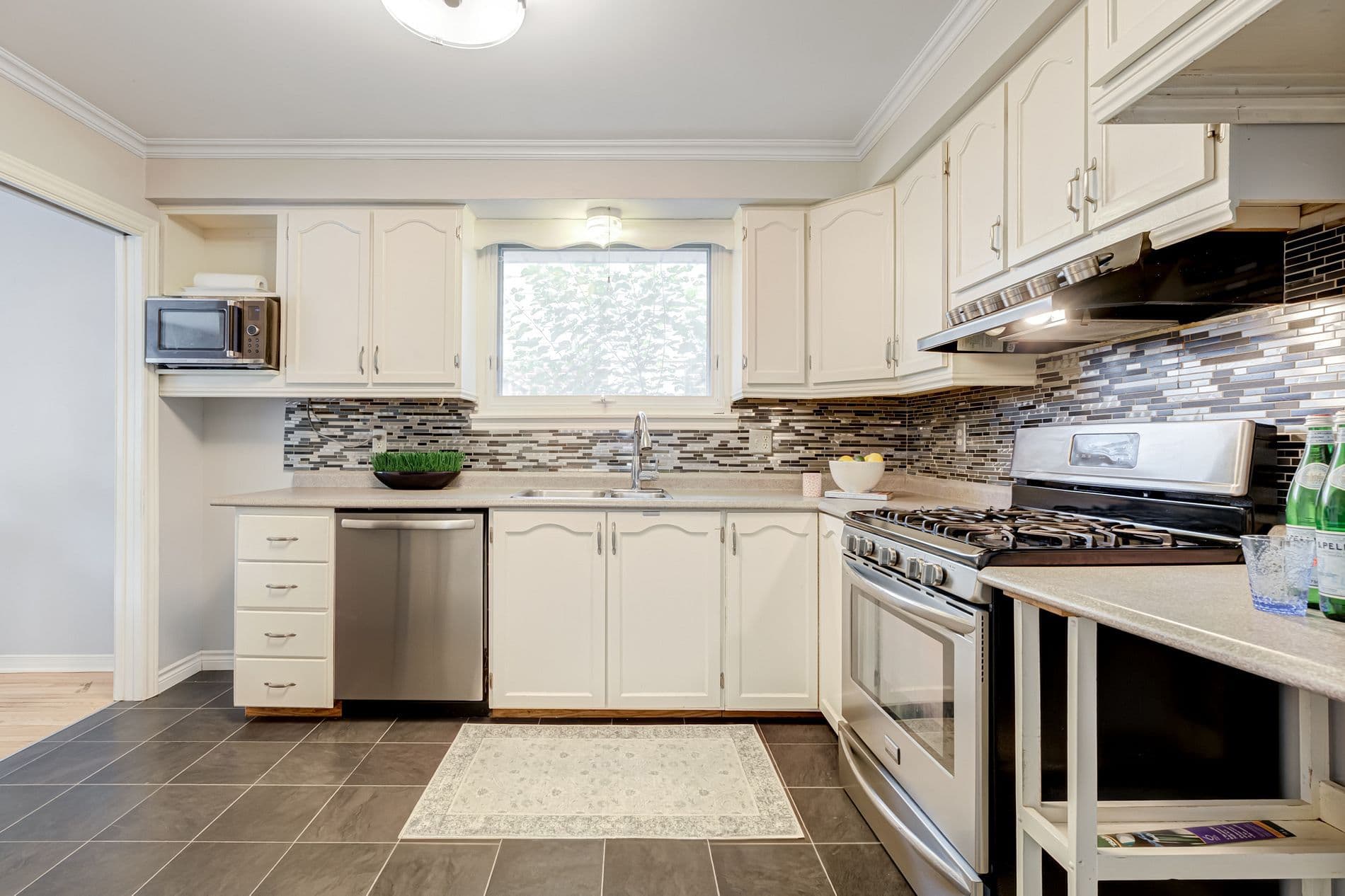 287 Waverly Street N Upper, Oshawa, ON L1J 5V8