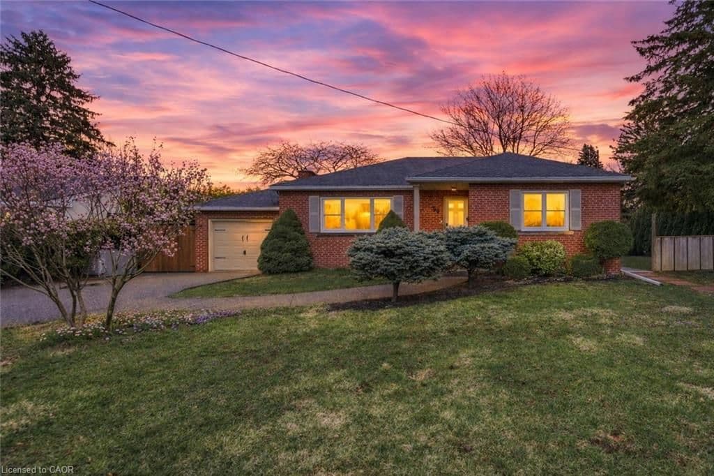 59 Oakley Court, Hamilton, ON L9G 1T7