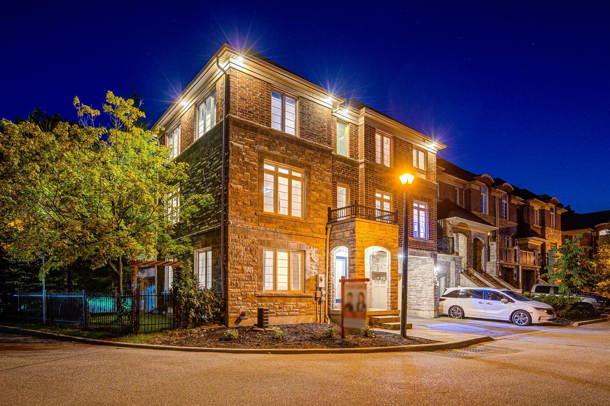 144 Chapman Court, Aurora, ON L4G 0E2