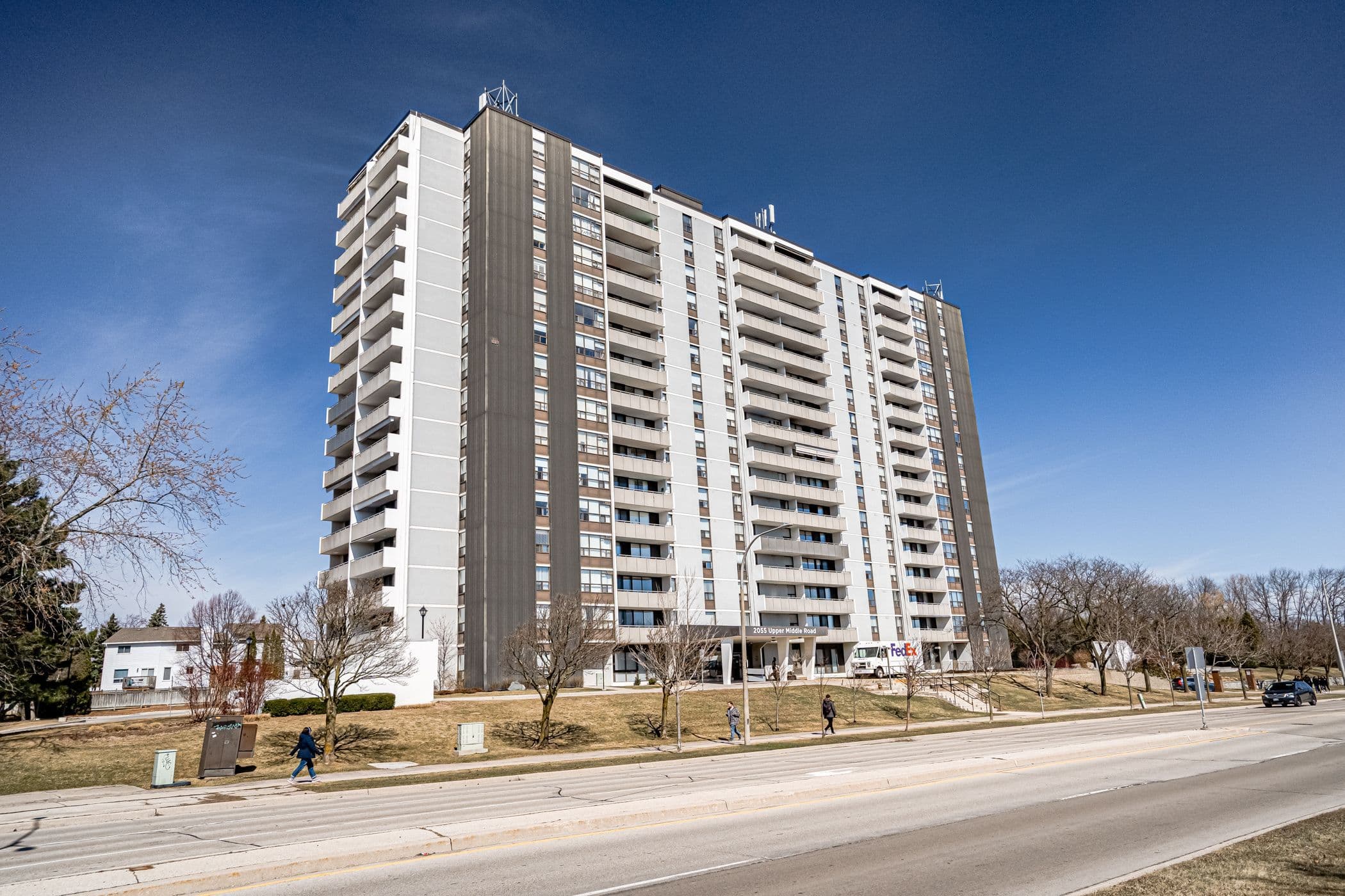 2055 UPPER MIDDLE Road 409, Burlington, ON L7P 3P4