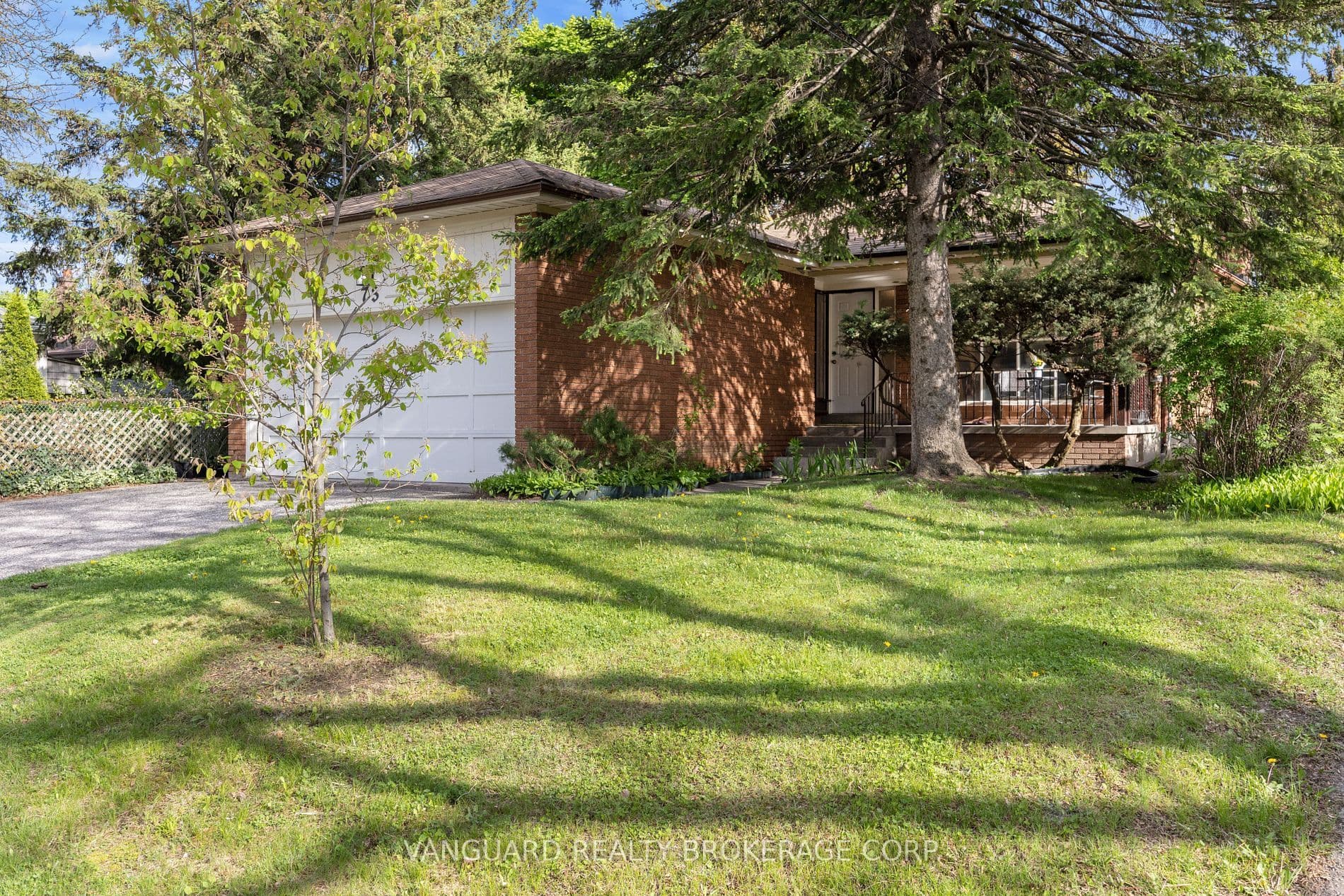 73 Centre Avenue Main, Toronto C14, ON M2M 2L5