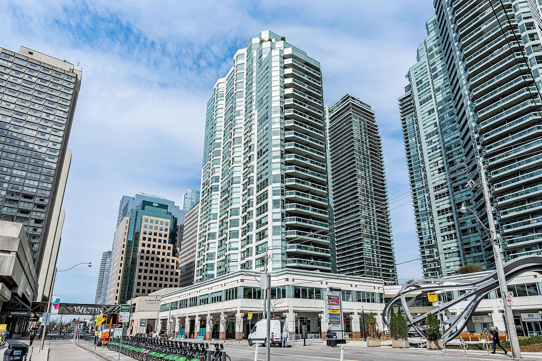 10 Queens Quay W 2305, Toronto C01, ON M5J 2R9