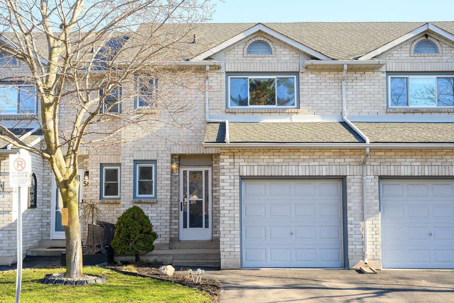 2 Royalwood Court 59, Hamilton, ON L8E 4Z1