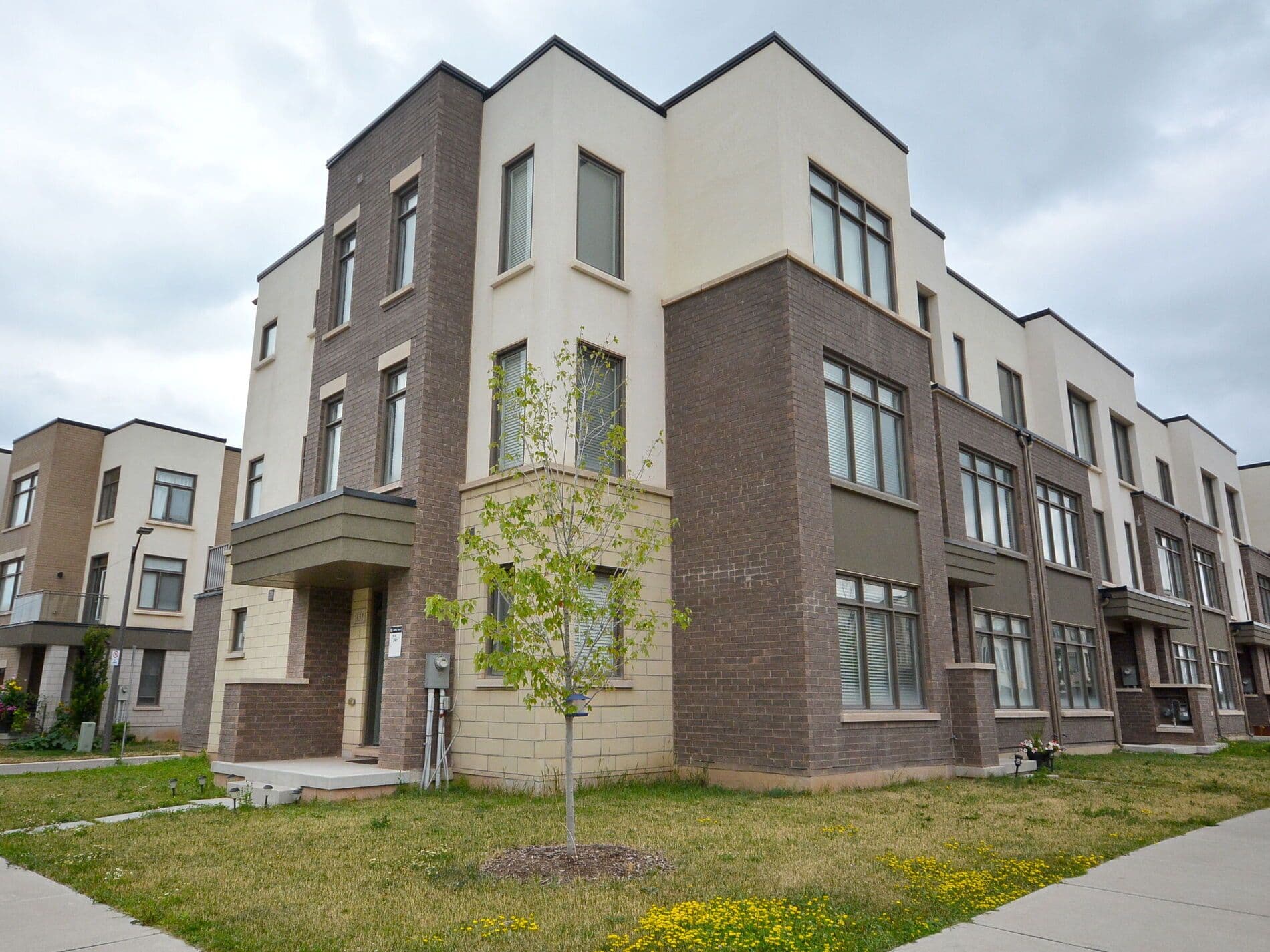 331 Squire Crescent, Oakville, ON L6H 0L9