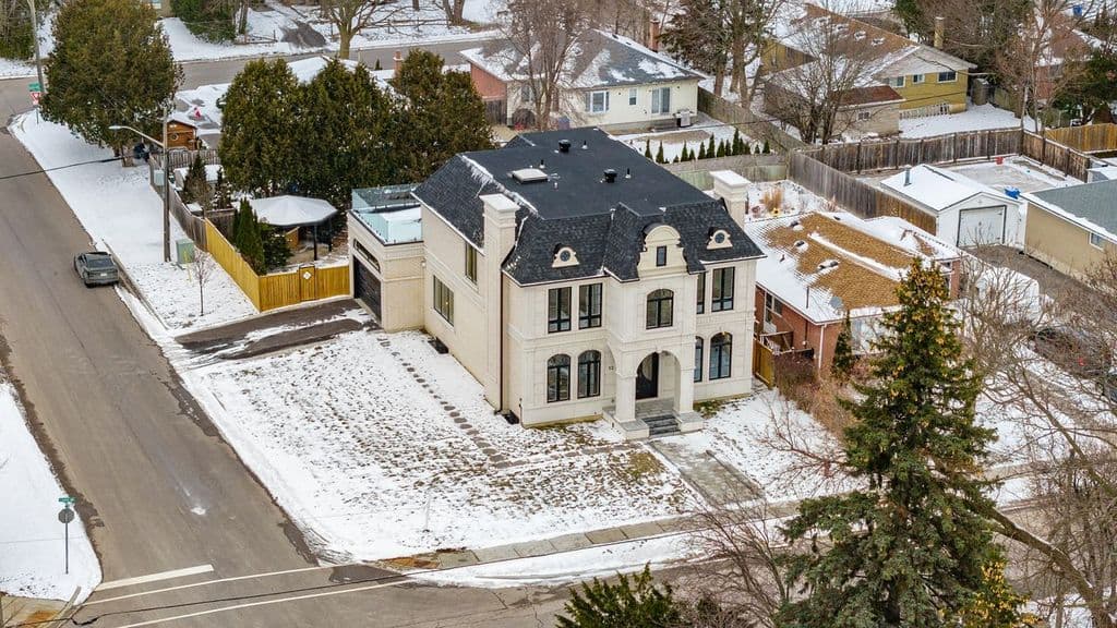 52 Child Drive, Aurora, ON L4G 1Y5