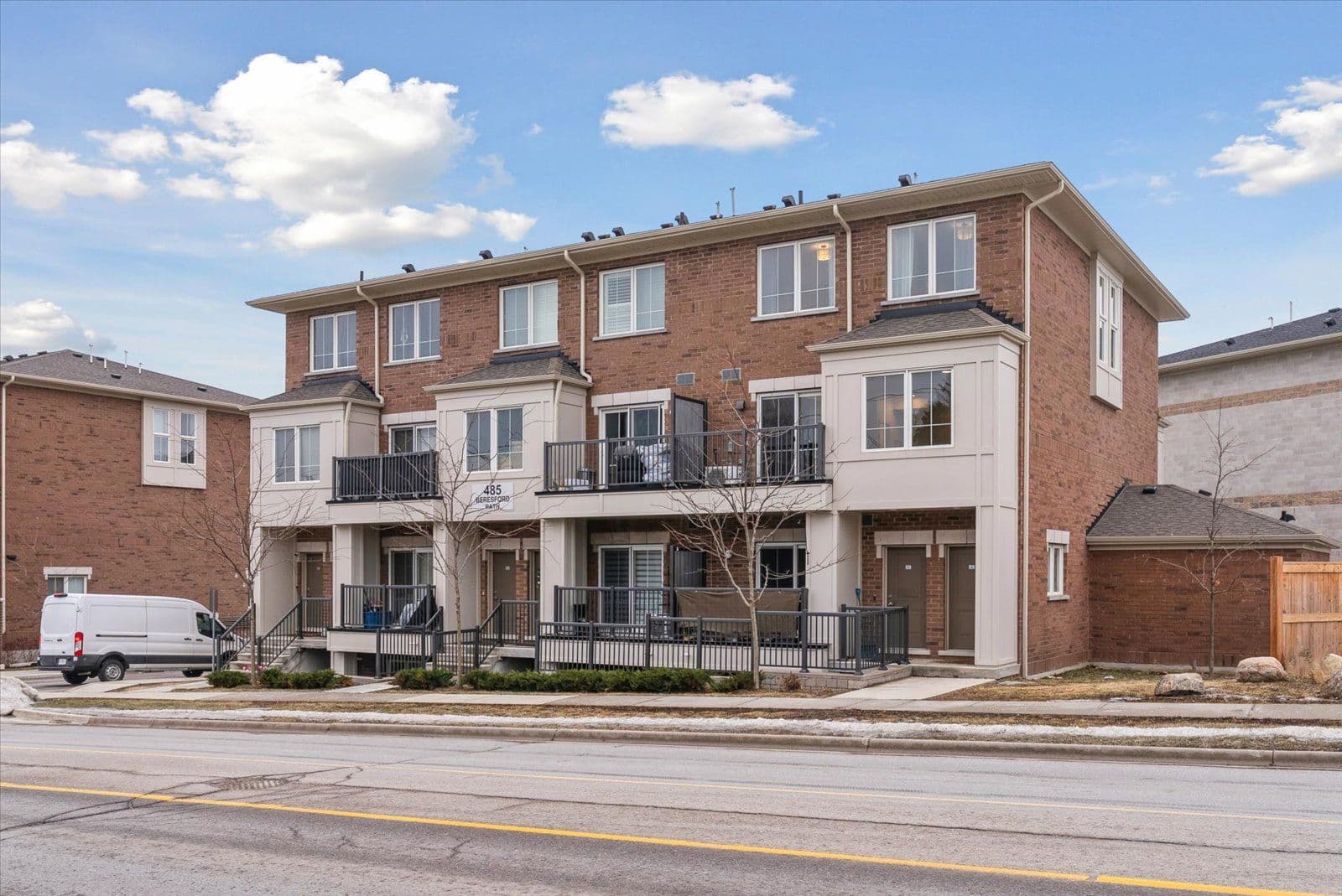 485 Beresford Path 6, Oshawa, ON L1H 5S7