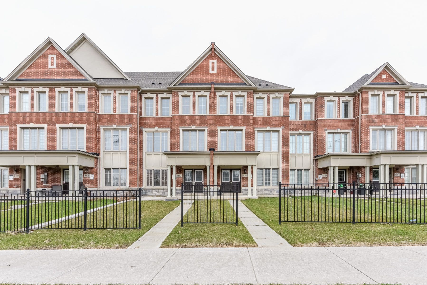 8593 Financial Drive, Brampton, ON L6Y 6C5