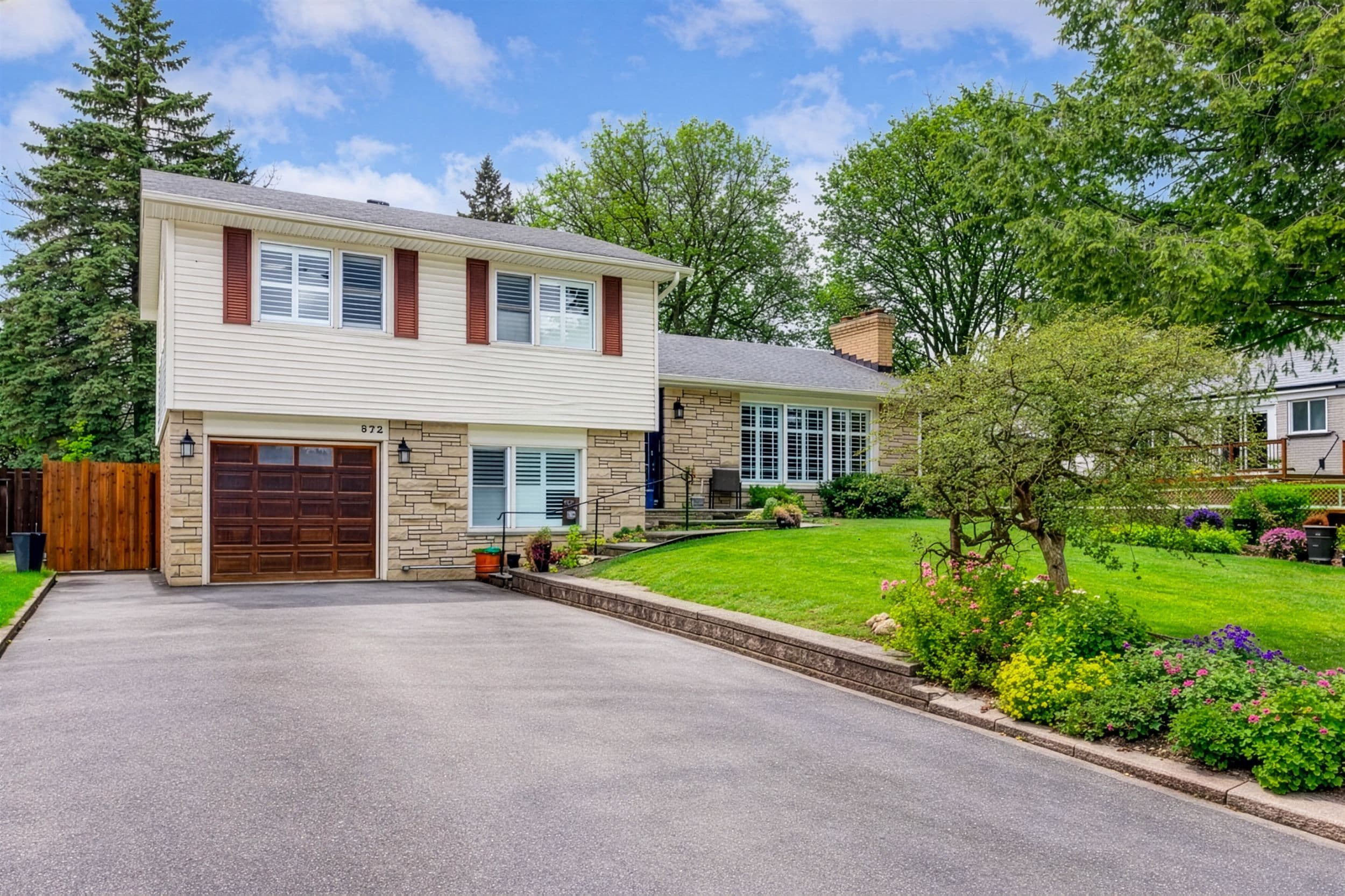 872 Law Street, Oshawa, ON L1G 4M4