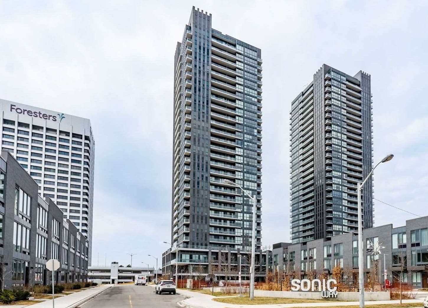 2 Sonic Way 401, Toronto C11, ON M3C 0P2