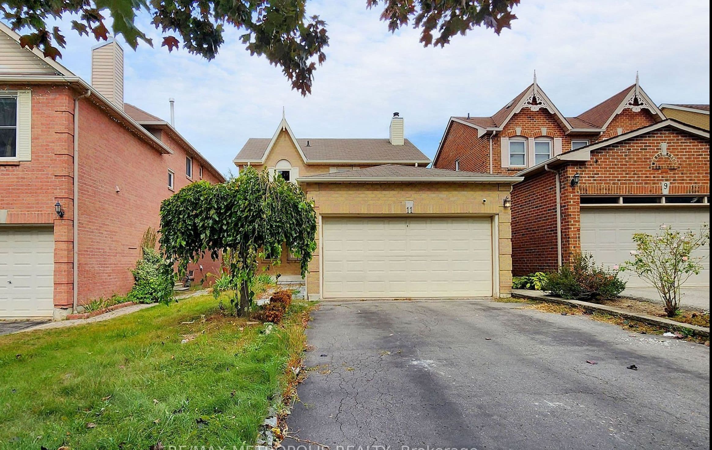 11 Noake Crescent, Ajax, ON L1T 3L4