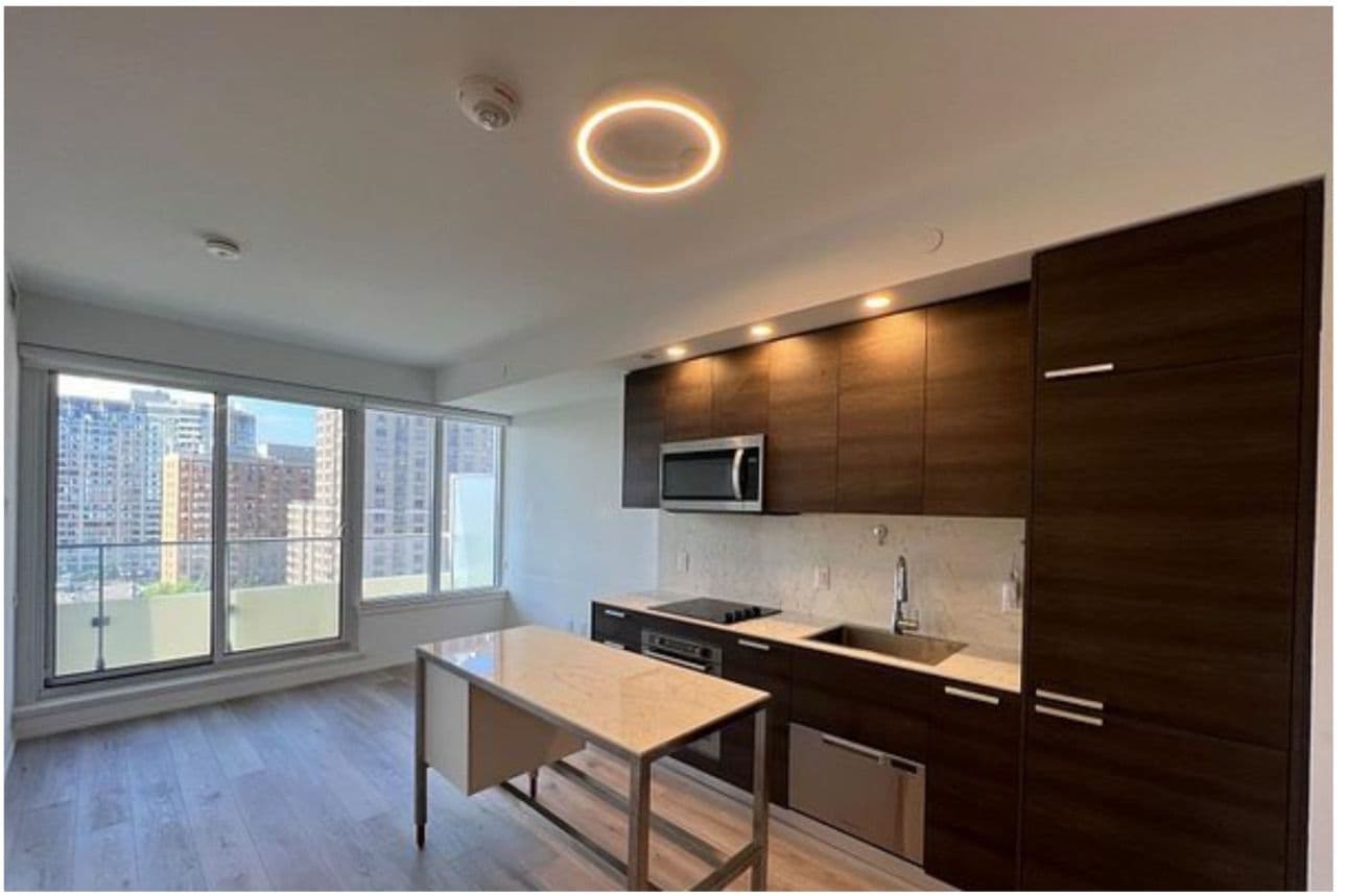 75 Canterbury Place 1512, Toronto C07, ON M2N 2N1