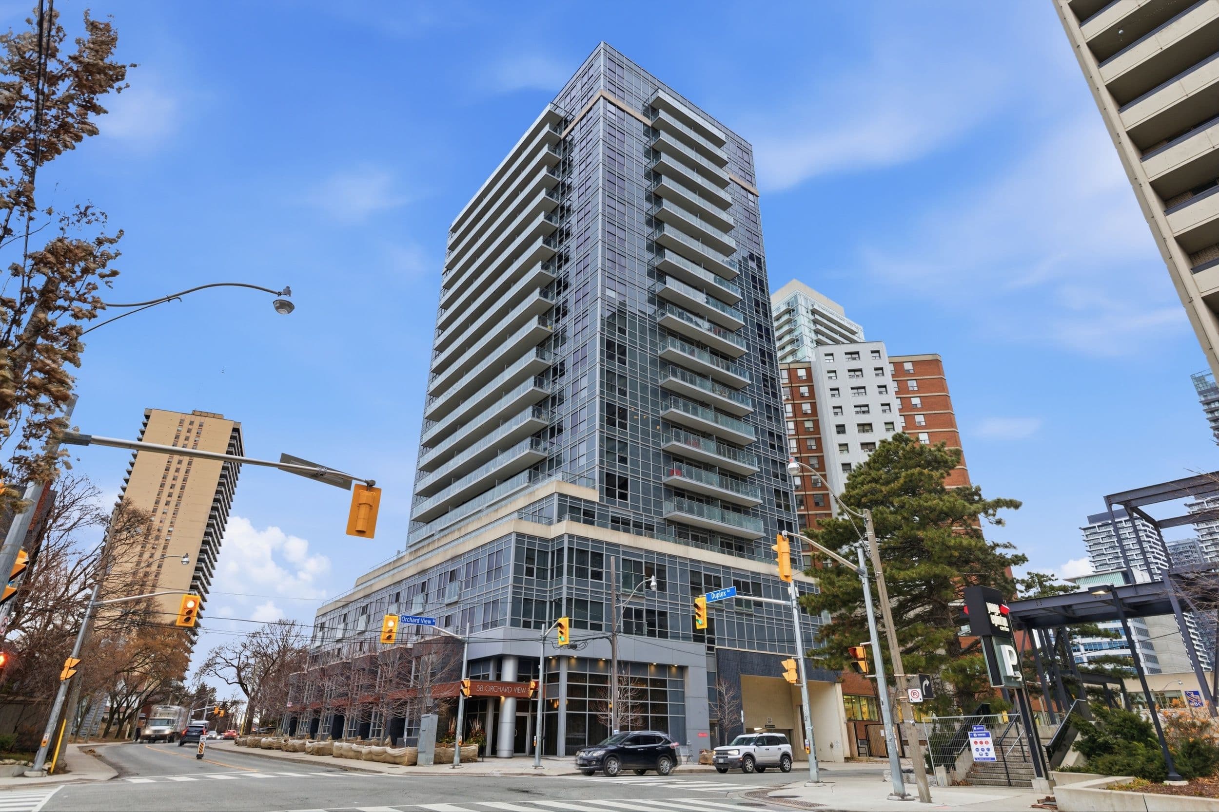 58 Orchard View Boulevard 1606, Toronto C03, ON M4R 1B9