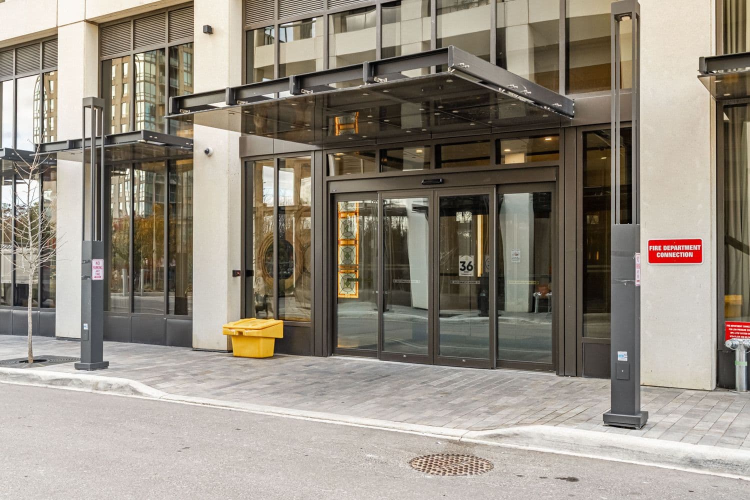 36 Elm Drive W 3702, Mississauga, ON L5B 0N3