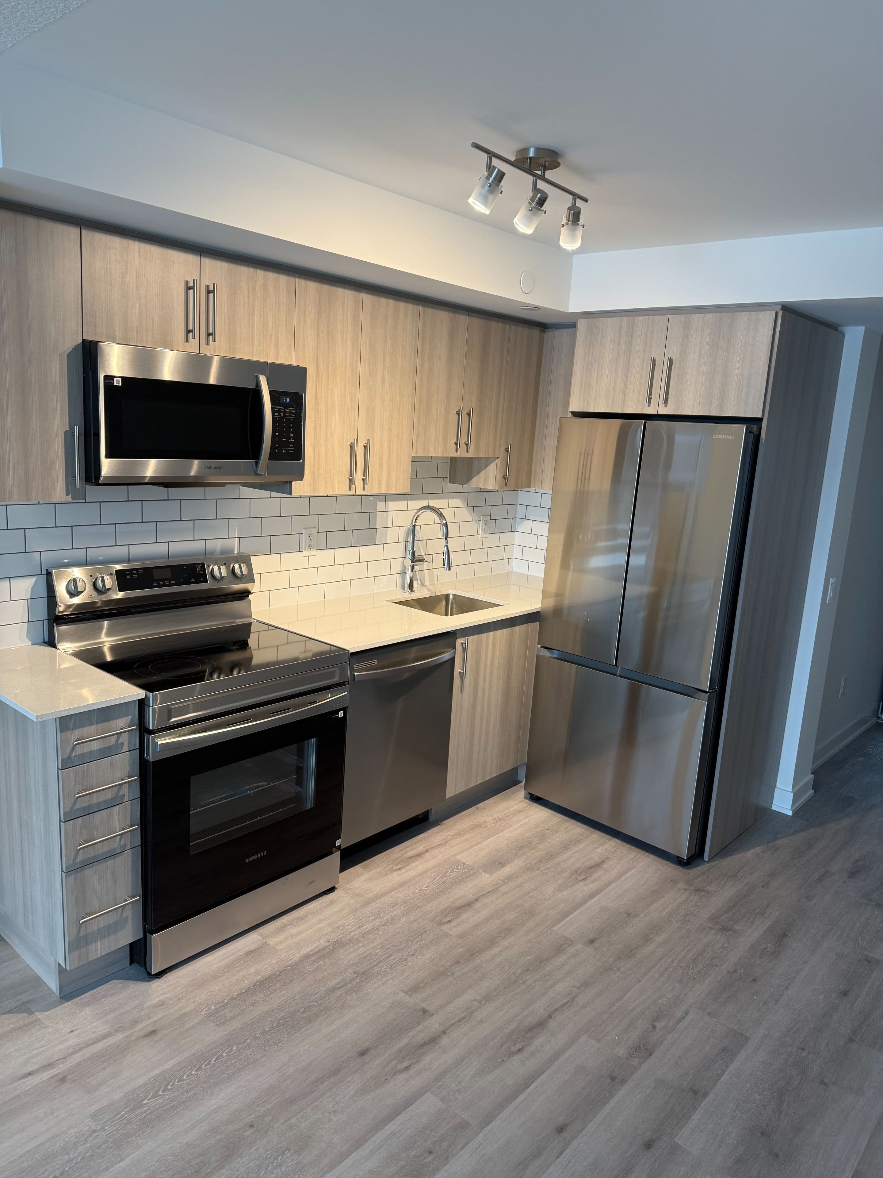 1010 Sandy Beach Road 602, Pickering, ON L1W 3V9