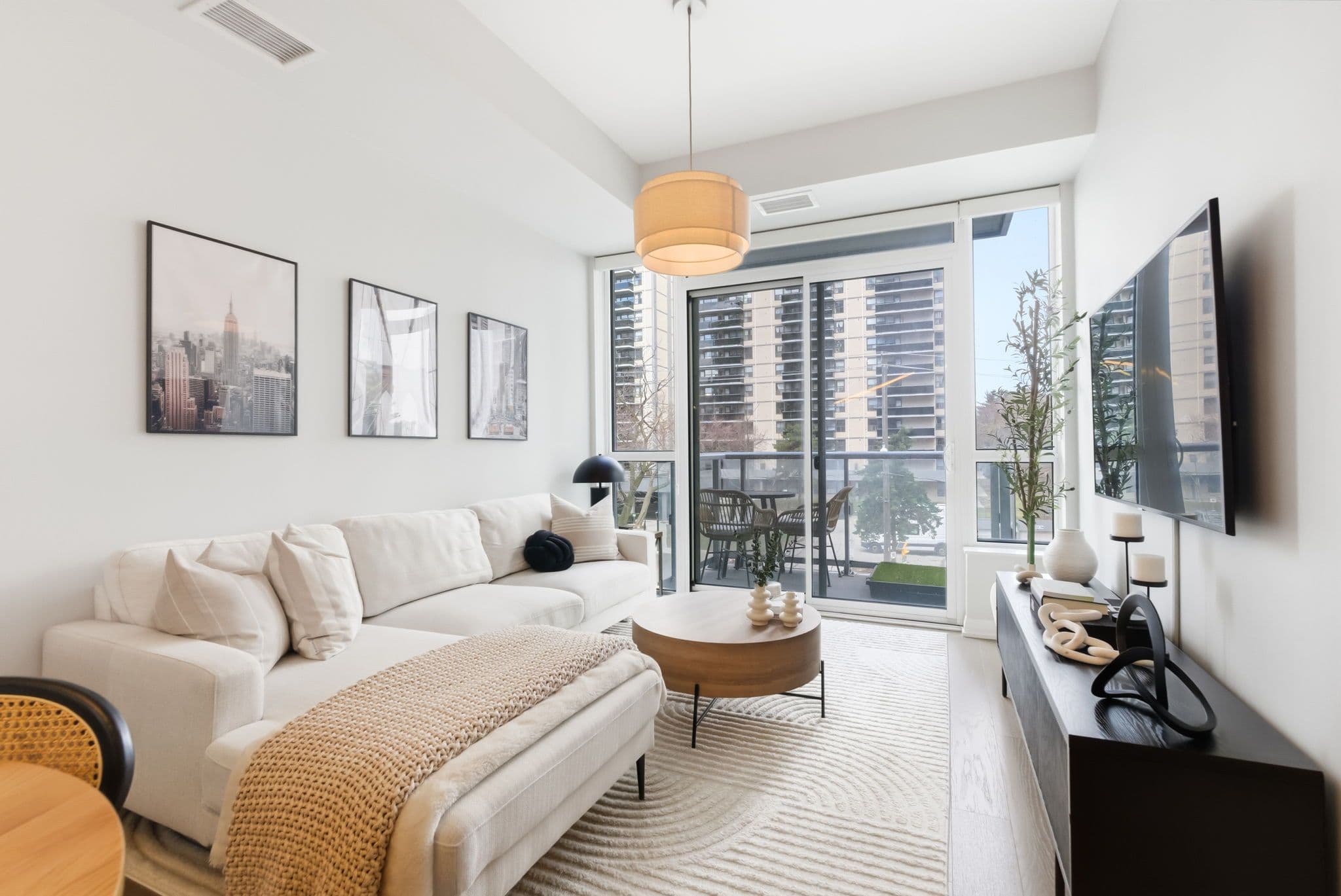 101 Erskine Avenue 217, Toronto C10, ON M4P 1Y5