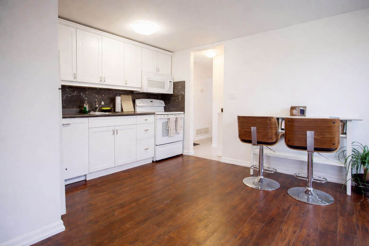 9 Keywest Avenue Upper, Toronto C03, ON M6E 2A7