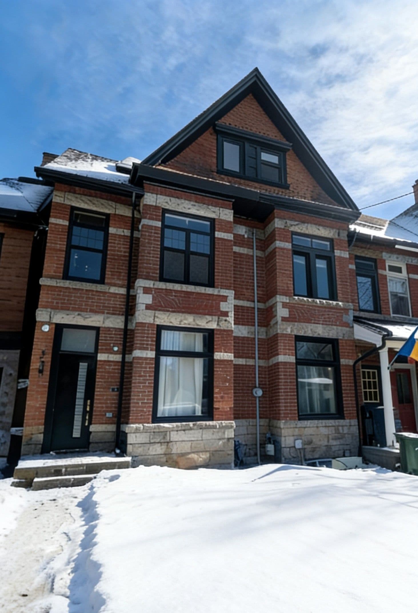 329 Clinton Street, Toronto C01, ON M6G 2Y7