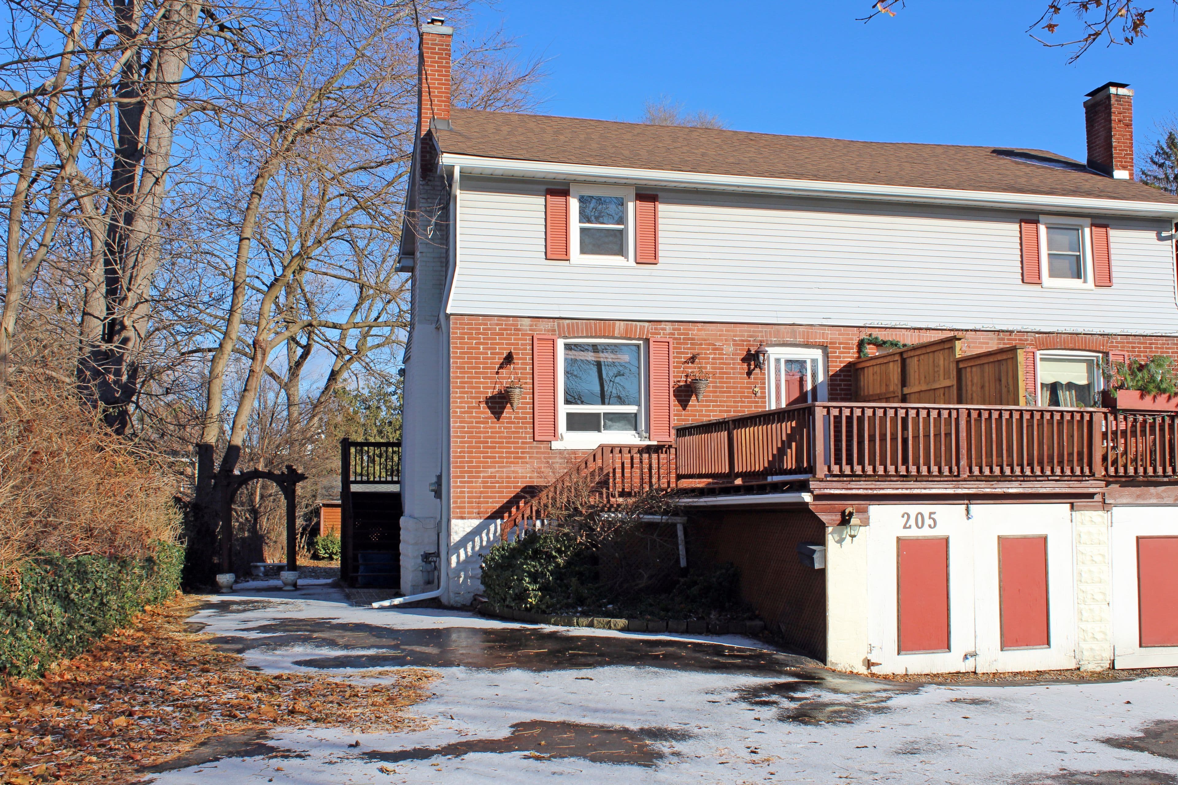 205 Main Street E, Grimsby, ON L3M 1P5