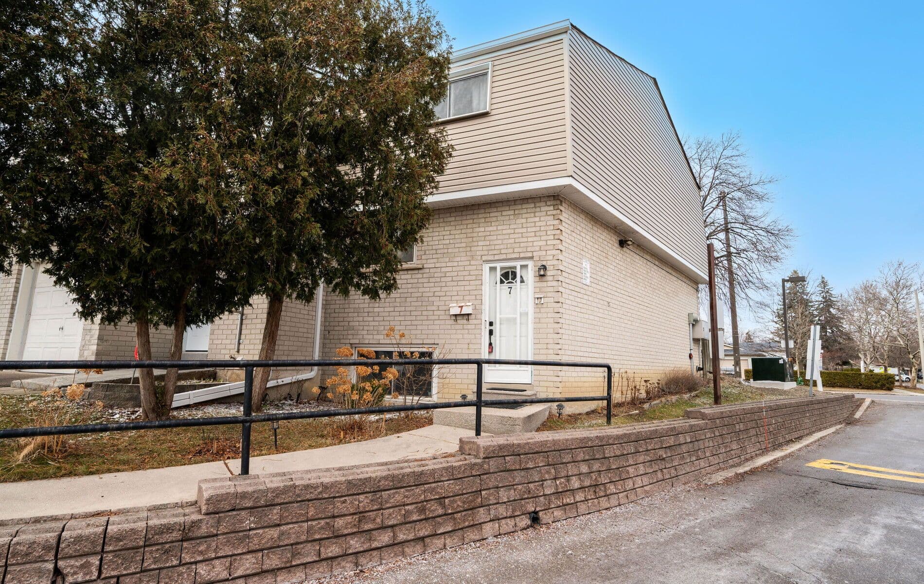 400 Mississauga Valley Boulevard 7, Mississauga, ON L5A 3N6