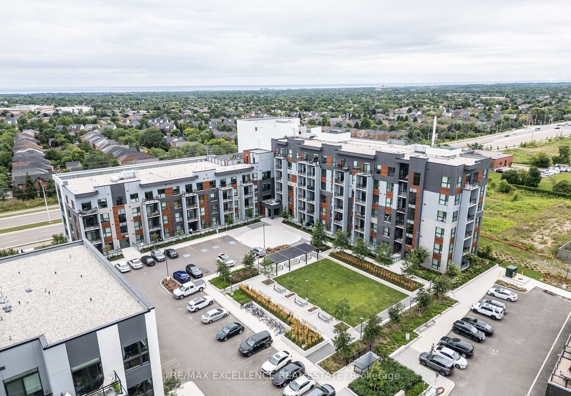 95 Dundas Street W 118, Oakville, ON L6M 5N4