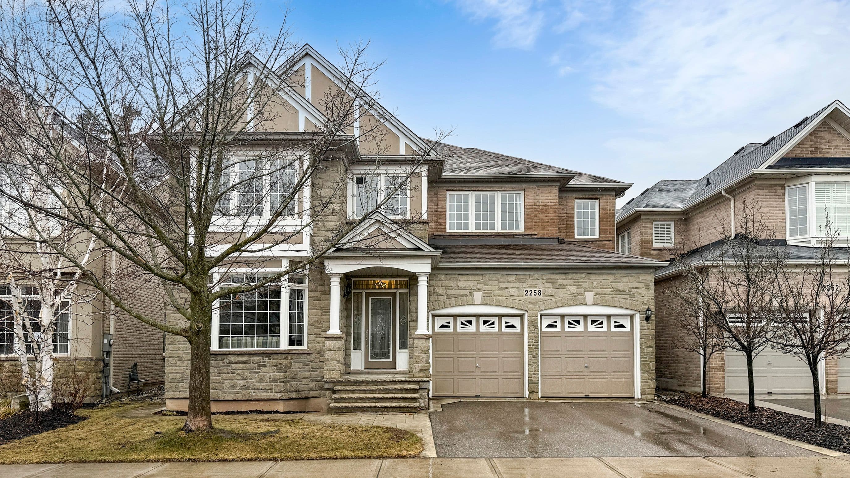 2258 Rochester Circle, Oakville, ON L6M 5E1