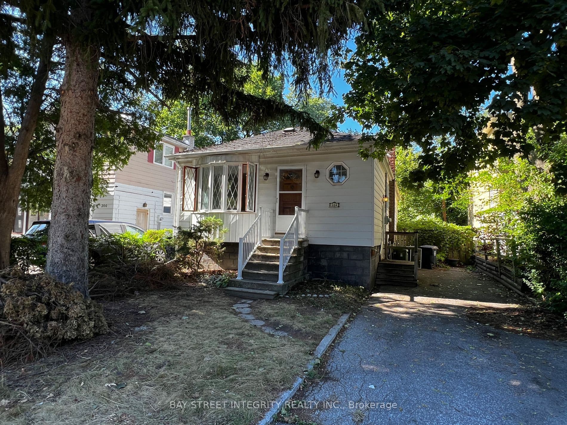 204 Greenfield Avenue, Toronto C14, ON M2N 3E3