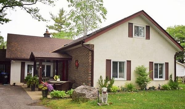2082 River Road W, Wasaga Beach, ON L9Z 2V8
