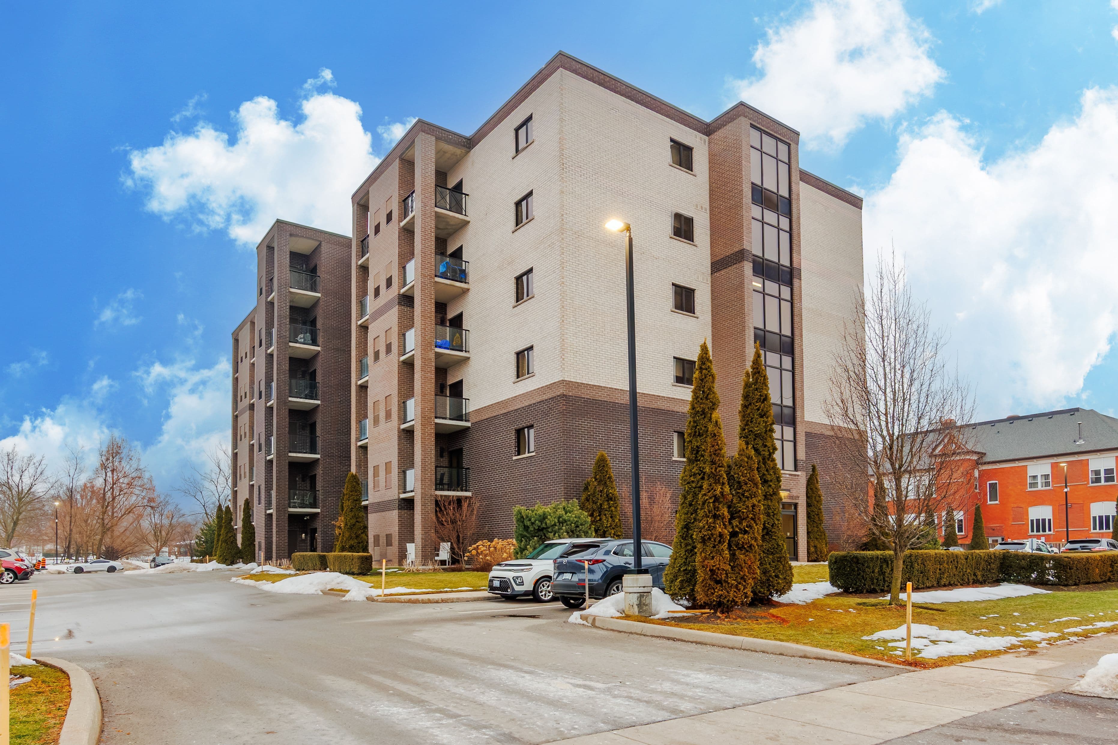 5837 Dunn Street 502, Niagara Falls, ON L2G 0X7