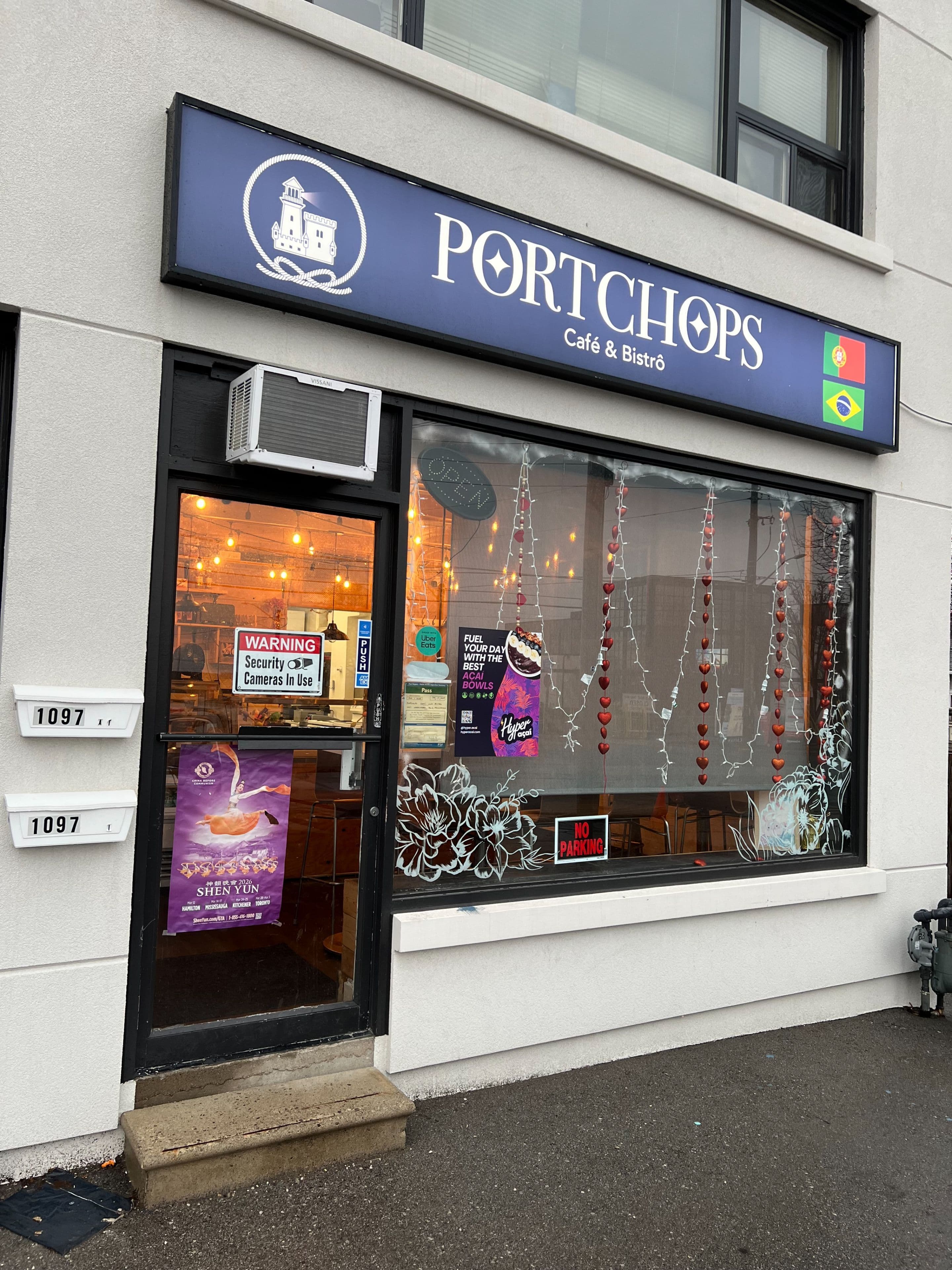 1097 Lakeshore Road E, Mississauga, ON L5E 1E8