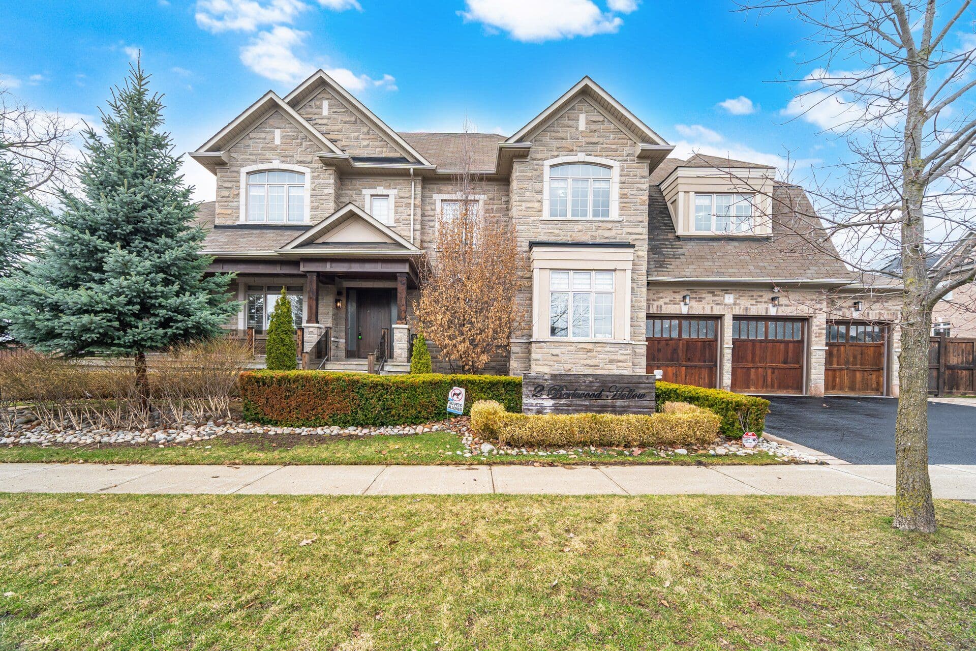2 Berkwood Hollow, Brampton, ON L6Y 0G8