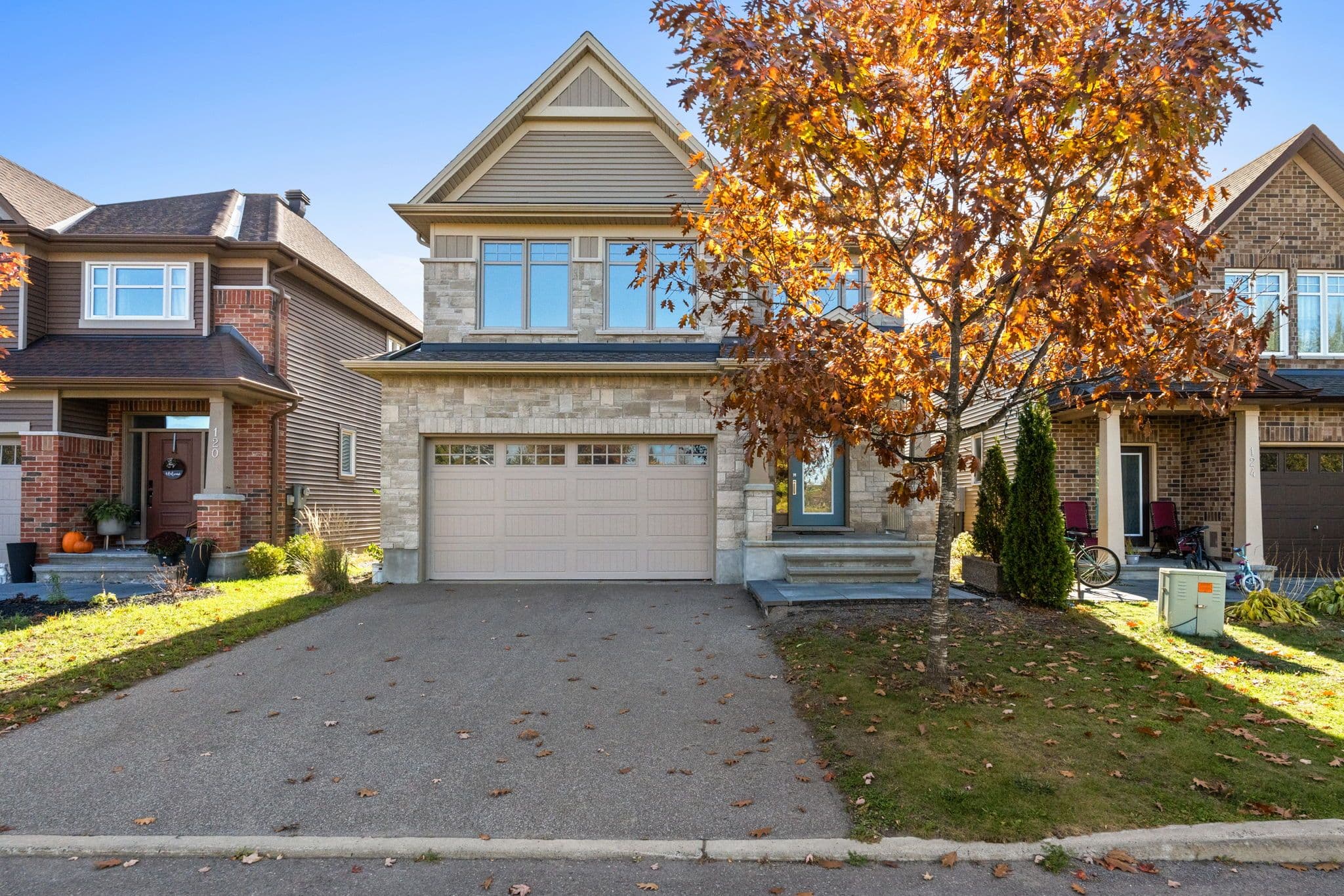 122 Helen Rapp Way, Blossom Park - Airport and Area, ON K1T 0N4